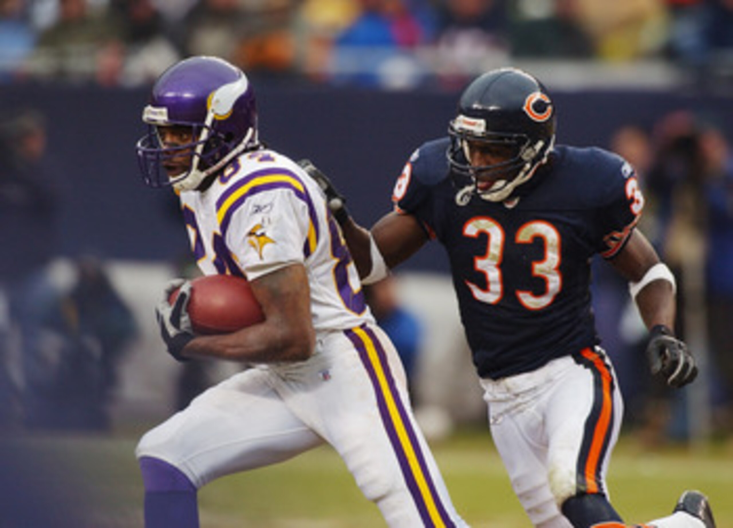 CHICAGO - DECEMBER 14:  Wide receiver Randy Moss #84 of the Minnesota Vikings gets chased by cornerback Charles Tillman #33 of the Chicago Bears during the game on December 14, 2003 at Soldier Field in Chicago, Illinois. The Bears defeated the Vikings 13-