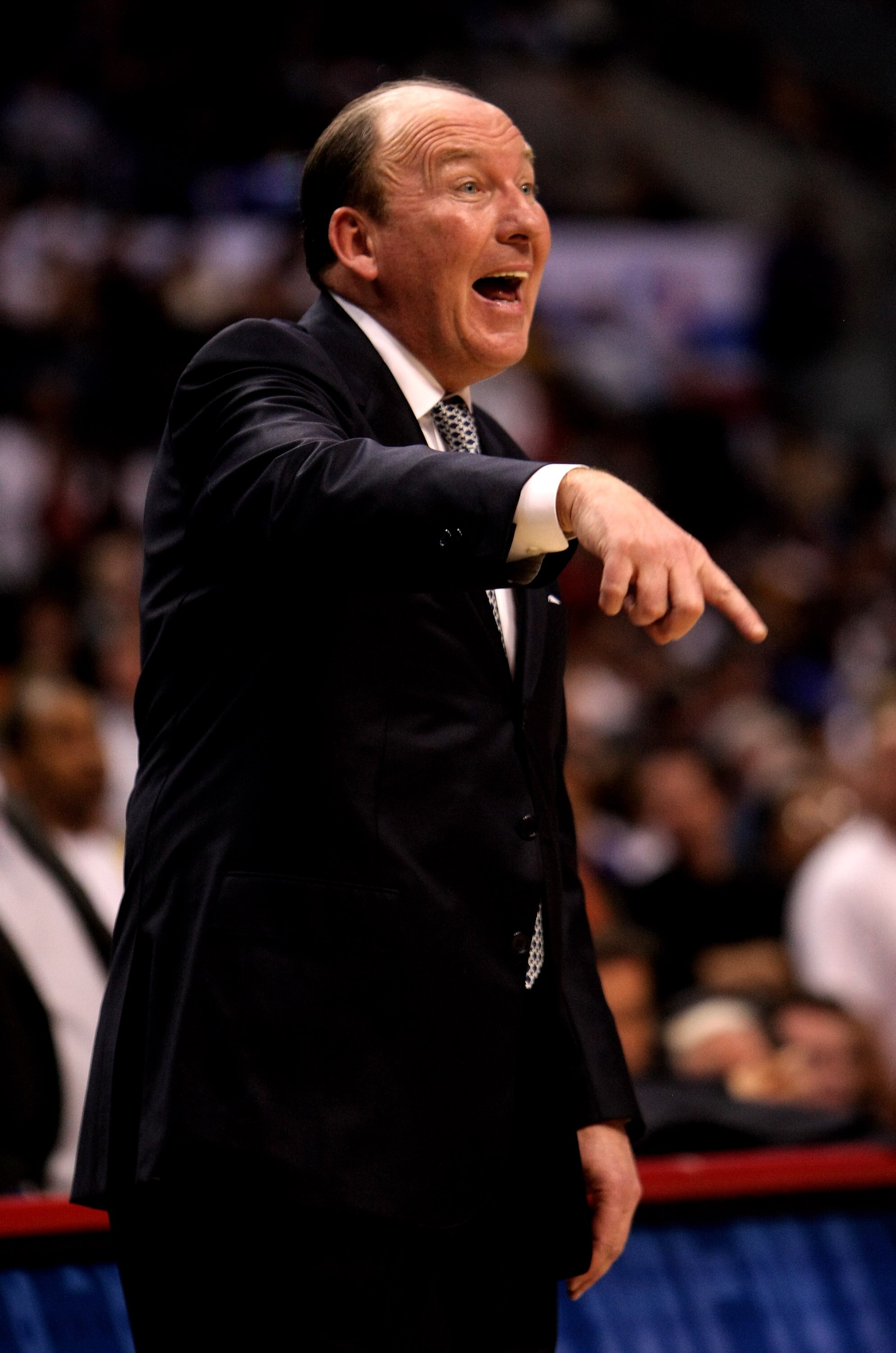 LOS ANGELES - JANUARY 6:  Head coach Mike Dunleavy of the Los Angeles Clippers signals in the game withn the Los Angeles Lakers on January 6, 2010 at Staples Center in Los Angeles, California.  The Clippers won 102-91.   NOTE TO USER: User expressly ackno