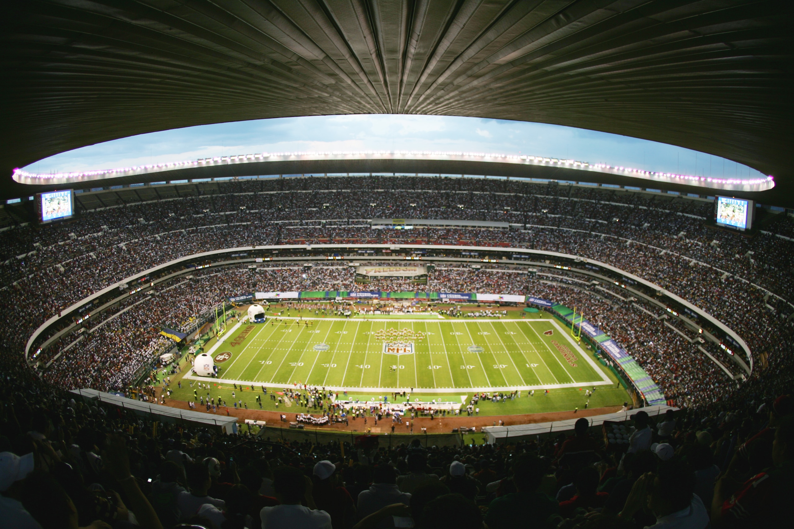 MEXICO CITY - OCTOBER 2:  Estadio Azteca is shown during the Arizona Cardinals game against the San Francisco 49ers on October 2, 2005 in Mexico City, Mexico. The Cards defeated the Niners 31-14.  (Photo by Robert Laberge/Getty Images)