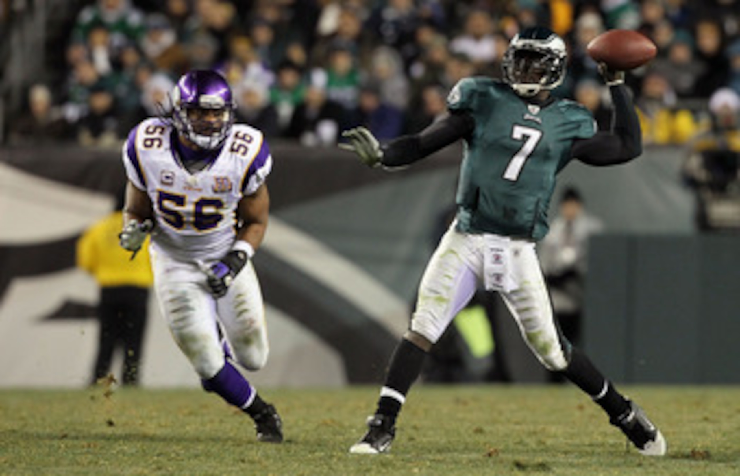 PHILADELPHIA, PA - DECEMBER 28:  Michael Vick #7 of the Philadelphia Eagles in action against the Minnesota Vikings at Lincoln Financial Field on December 26, 2010 in Philadelphia, Pennsylvania.  (Photo by Jim McIsaac/Getty Images)