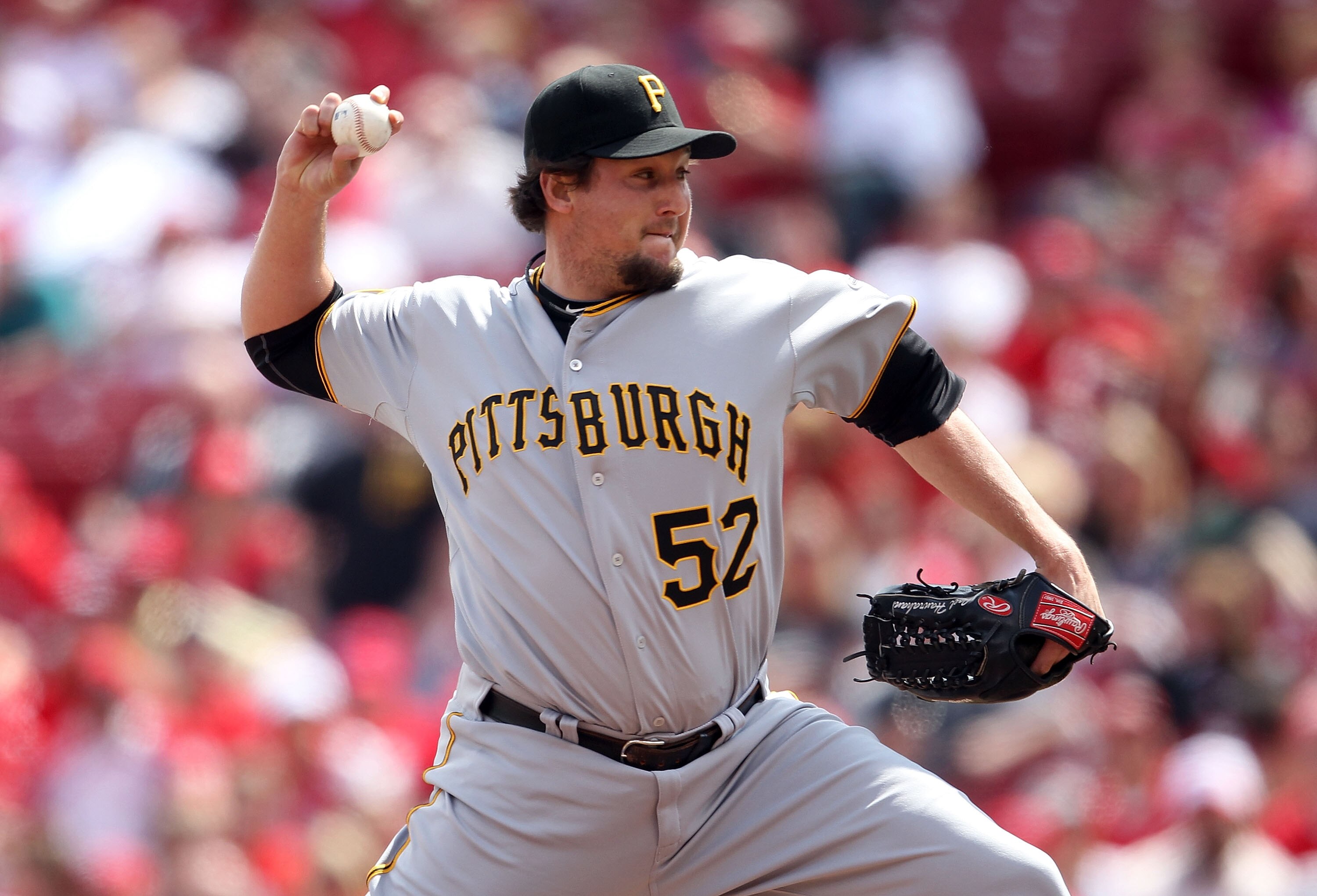CINCINNATI, OH - MAY 19:  Joel Hanrahan #52 of the Pittsburgh Pirates throws a pitch during the game against the Cincinnati Reds at Great American Ball Park on May 19, 2011 in Cincinnati, Ohio.  (Photo by Andy Lyons/Getty Images)