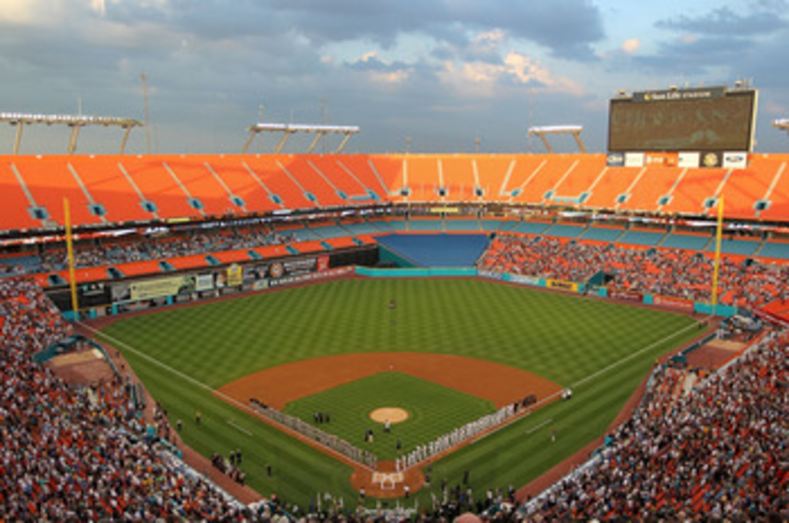 MIAMI GARDENS, FL - APRIL 01: General view of Sun Life Stadium during opening day between the Florida Marlins and the New York Mets on April 1, 2011 in Miami Gardens, Florida. (Photo by Mike Ehrmann/Getty Images) MIAMI GARDENS, FL - APRIL 01: General view of Sun Life Stadium during opening day between the Florida Marlins and the New York Mets on April 1, 2011 in Miami Gardens, Florida. (Photo by Mike Ehrmann/Getty Images)