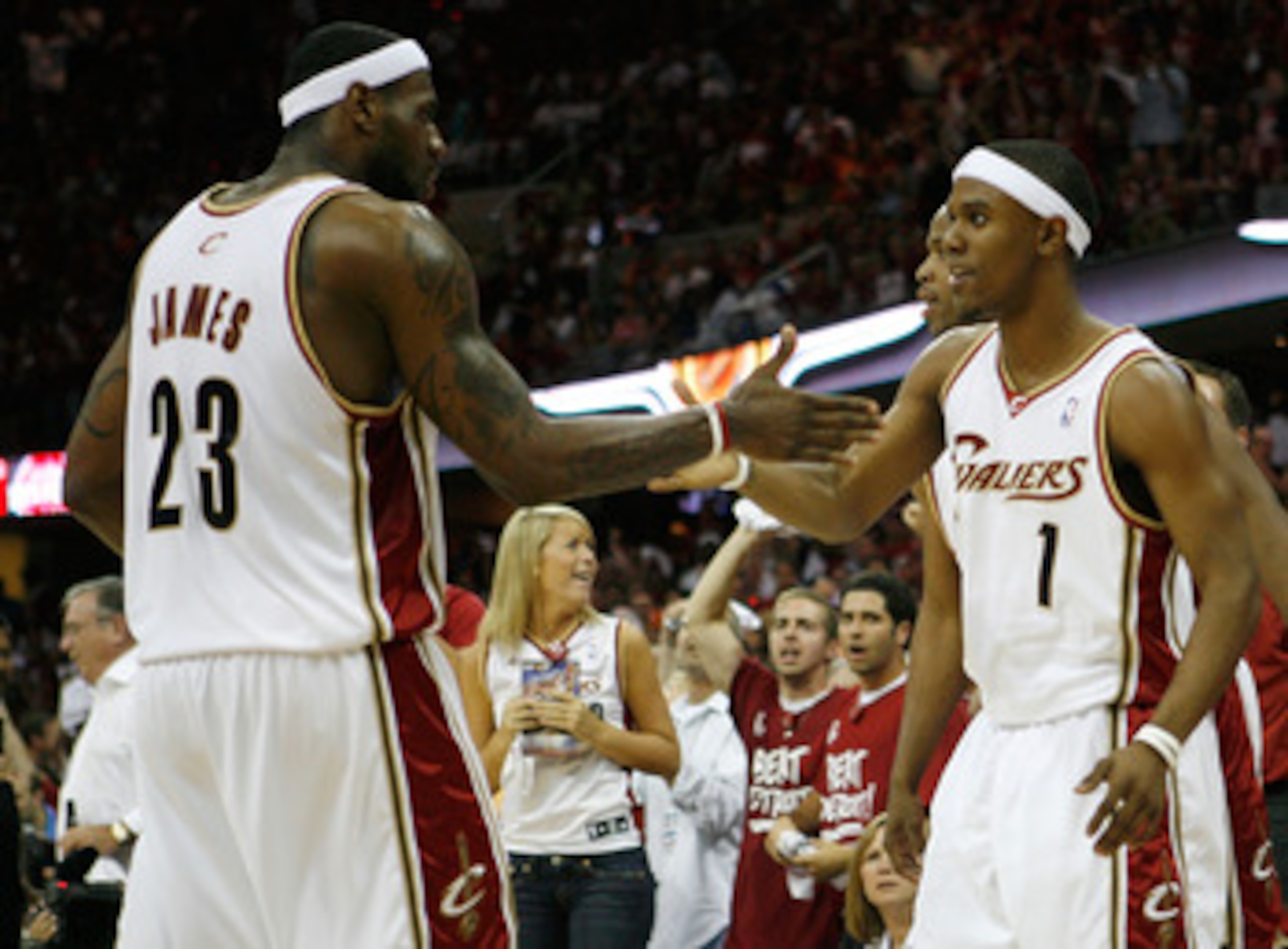 CLEVELAND - JUNE 02:  Daniel Gibson #1 and LeBron James #23 of the Cleveland Cavaliers react after Gibson was fouled as he missed a 3-point field goal attempt against the Detroit Pistons in Game Six of the Eastern Conference Finals during the 2007 NBA Pla