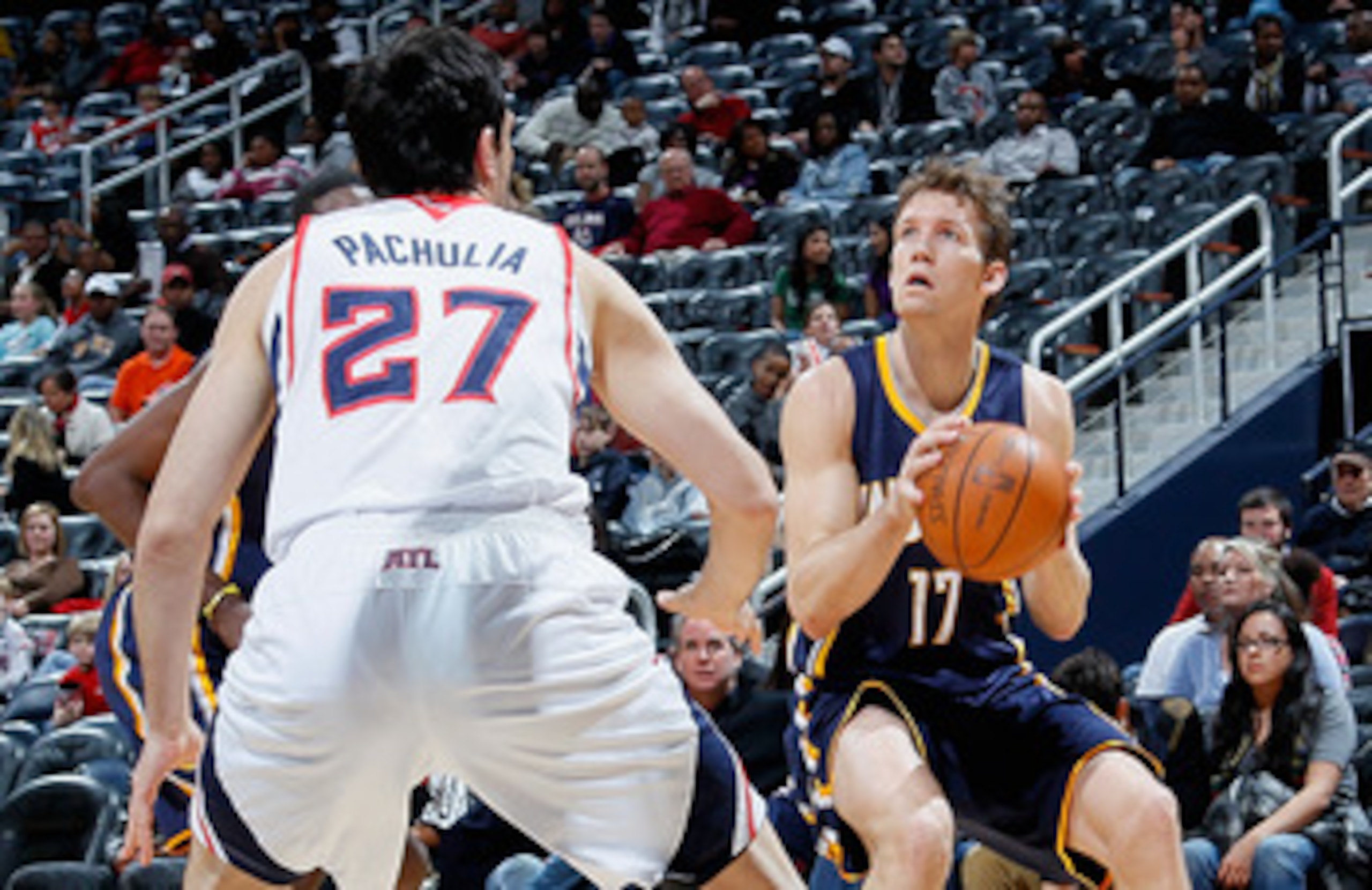 ATLANTA, GA - DECEMBER 11:  Mike Dunleavy #17 of the Indiana Pacers against Zaza Pachulia #27 of the Atlanta Hawks at Philips Arena on December 11, 2010 in Atlanta, Georgia.  NOTE TO USER: User expressly acknowledges and agrees that, by downloading and/or