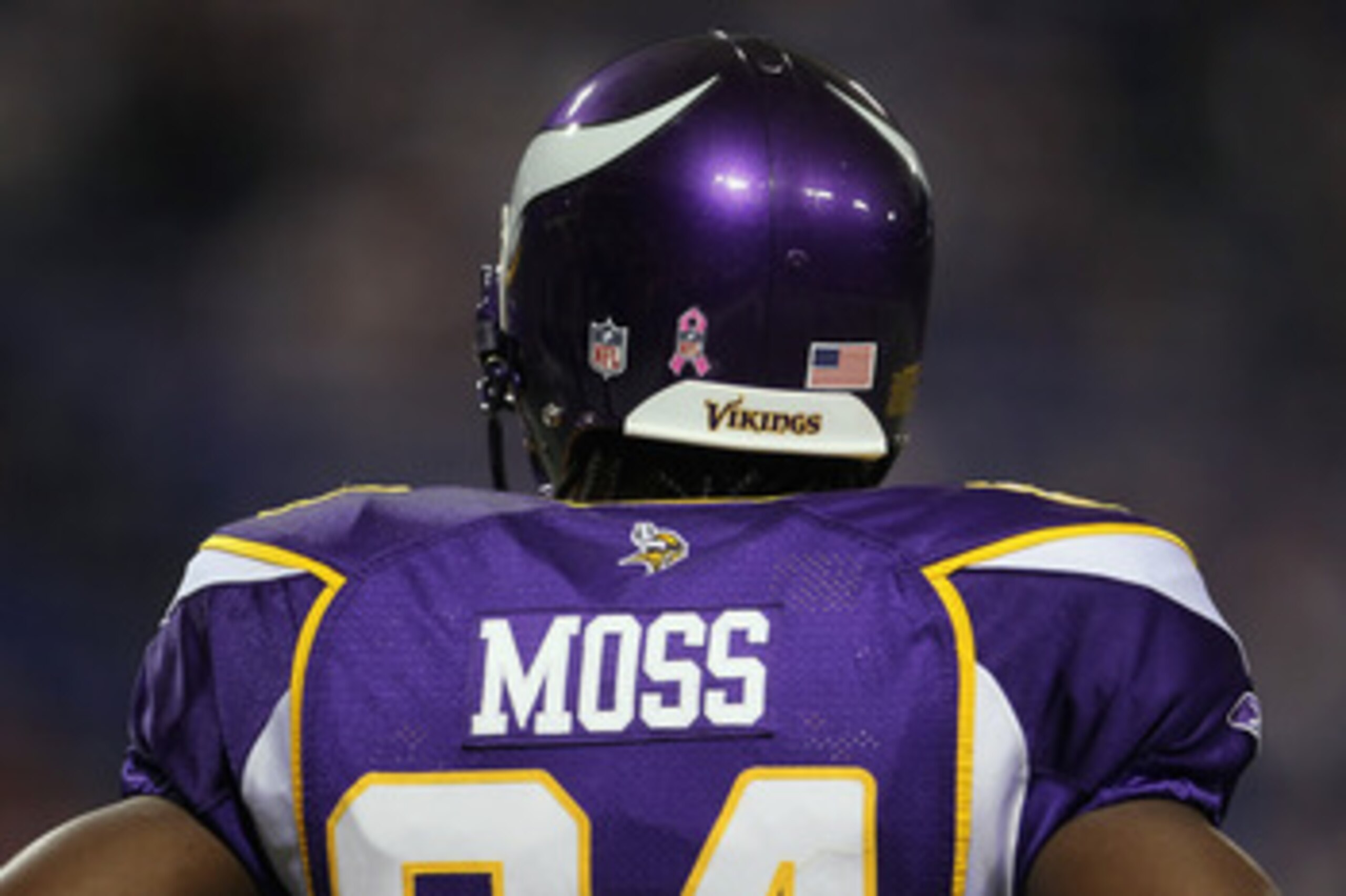 MINNEAPOLIS - OCTOBER 17:  Wide receiver Randy Moss #84 the Minnesota Vikings looks on prior to the start of the game against the Dallas Cowboys at Mall of America Field on October 17, 2010 in Minneapolis, Minnesota.  (Photo by Jeff Gross/Getty Images)