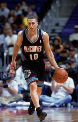 10 Feb 2000:  Mike Bibby #10 of the Vancouver Grizzlies moves with the ball during the game against the Los Angeles Clippers at Staples Center in Los Angeles, California. The Grizzlies defeated the Clippers 112-90.   Mandatory Credit: Jeff Gross  /Allspor