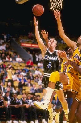 1990:  Guard Scott Skiles of the Orlando Magic lays up the ball as center Vlade Divac of the Los Angeles Lakers tries to block him during a game at the Great Western Forum in Inglewood, California.   Mandatory Credit: Ken Levine  /Allsport