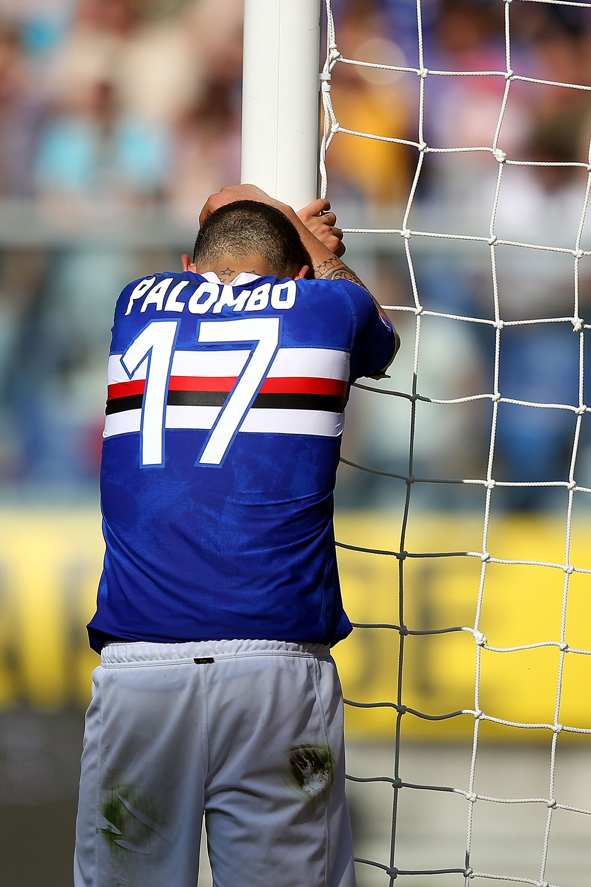 GENOA, ITALY - APRIL 10: Angelo Palombo of UC Sampdoria shows his dejection during the Serie A match between UC Sampdoria and Lecce at Stadio Luigi Ferraris on April 10, 2011 in Genoa, Italy.  (Photo by Gabriele Maltinti/Getty Images)