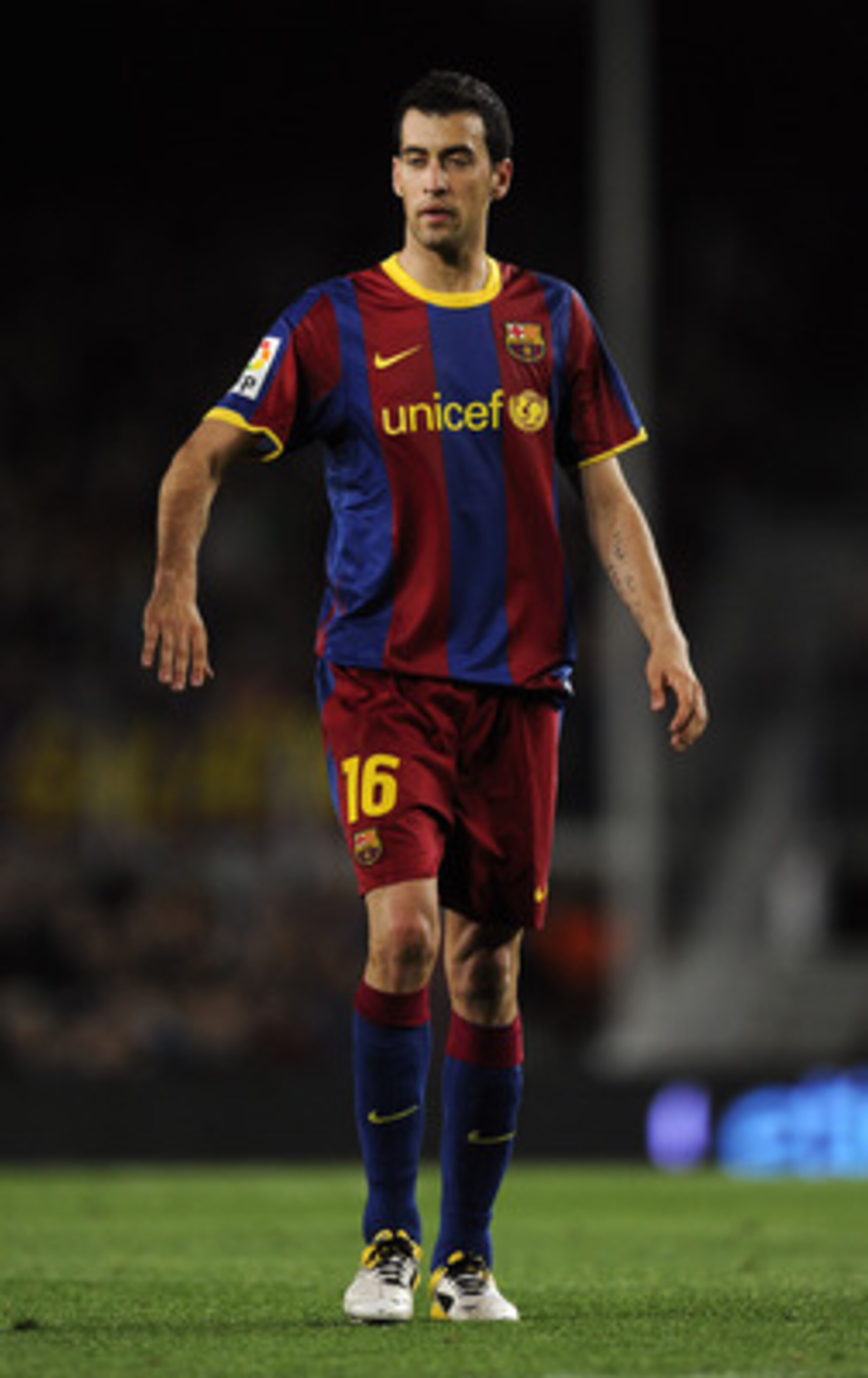 BARCELONA, SPAIN - APRIL 23:  Sergio Busquets of FC Barcelona looks on during the La Liga match between Barcelona and CA Osasuna at Camp Nou Stadium on April 23, 2011 in Barcelona, Spain. Barcelona won 2-0.  (Photo by David Ramos/Getty Images)