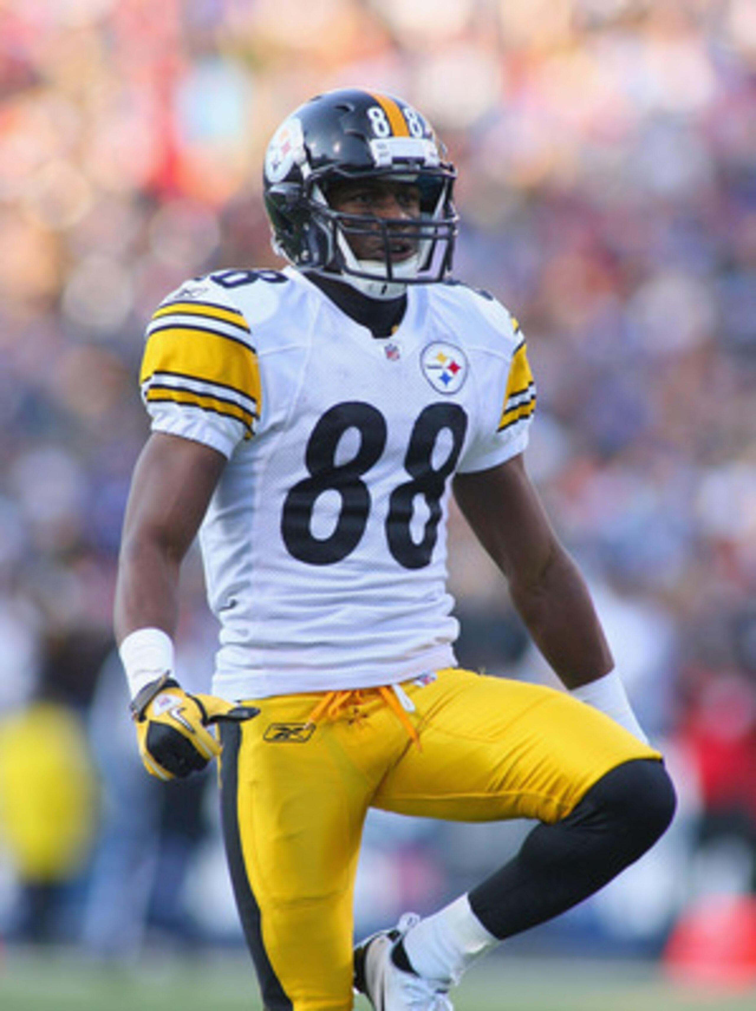 ORCHARD PARK, NY - NOVEMBER 28: Emmanuel Sanders #88 of the Pittsburgh Steelers readies for a kickoff against the Buffalo Bills  at Ralph Wilson Stadium on November 28, 2010 in Orchard Park, New York. Pittsburgh won 19-16 in overtime.  (Photo by Rick Stew