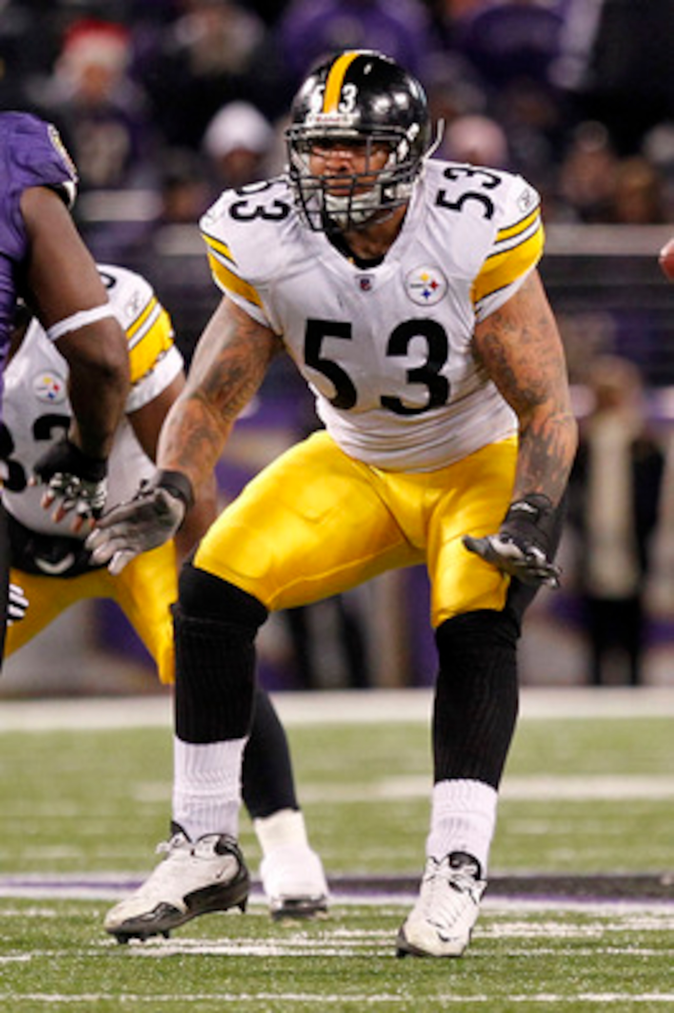 BALTIMORE, MD - DECEMBER 05:  Maurkice Pouncey #53 Pittsburgh Steelers blocks against the Baltimore Ravens at M&T Bank Stadium on December 5, 2010 in Baltimore, Maryland.  (Photo by Geoff Burke/Getty Images)