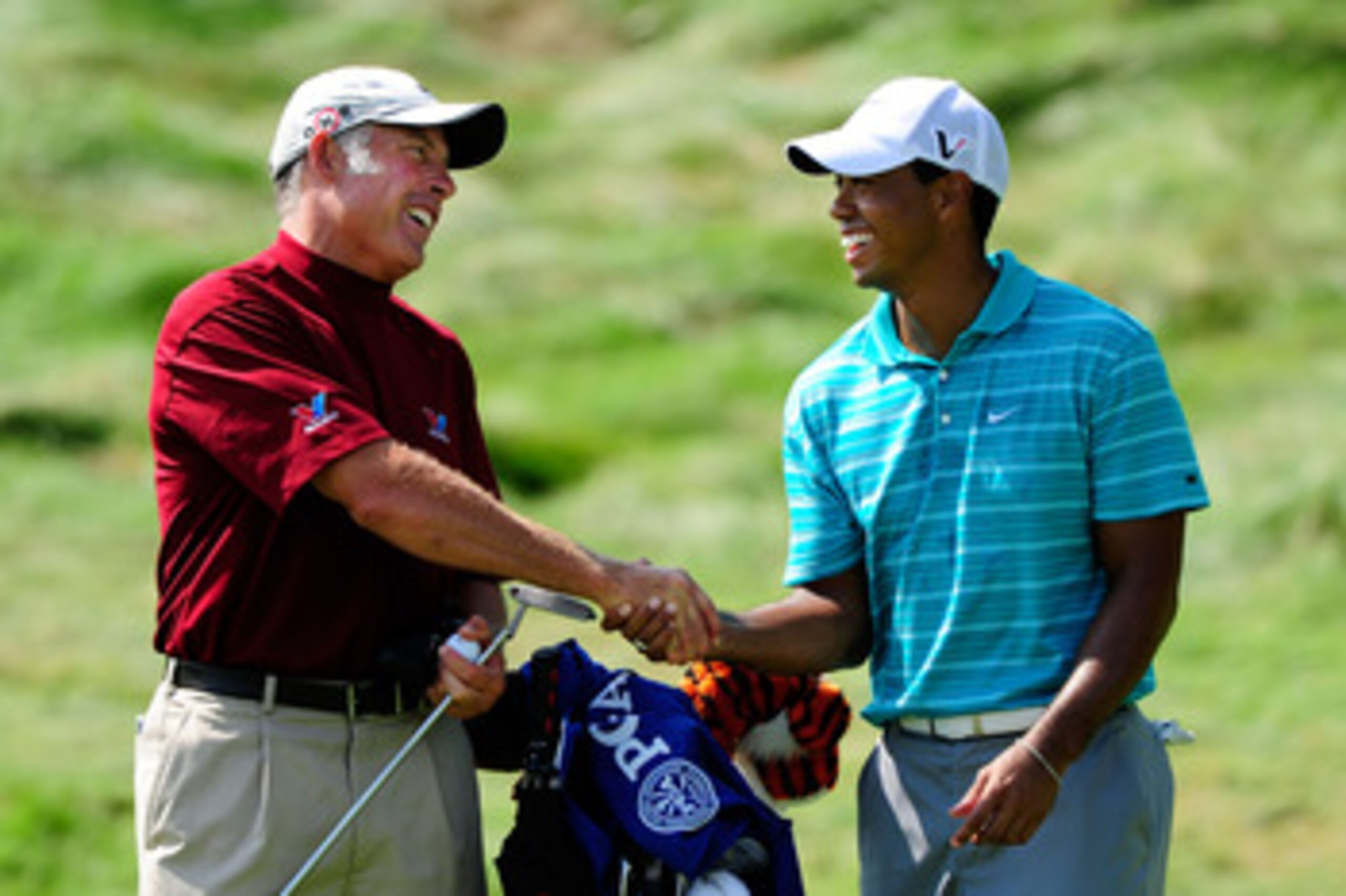 KOHLER, WI - AUGUST 14: Tiger Woods (R) shakes hands with his caddie Steve Williams after a two-under par 70 during the continuation of the second round of the 92nd PGA Championship on the Straits Course at Whistling Straits on August 14, 2010 in Kohler, KOHLER, WI - AUGUST 14: Tiger Woods (R) shakes hands with his caddie Steve Williams after a two-under par 70 during the continuation of the second round of the 92nd PGA Championship on the Straits Course at Whistling Straits on August 14, 2010 in Kohler,
