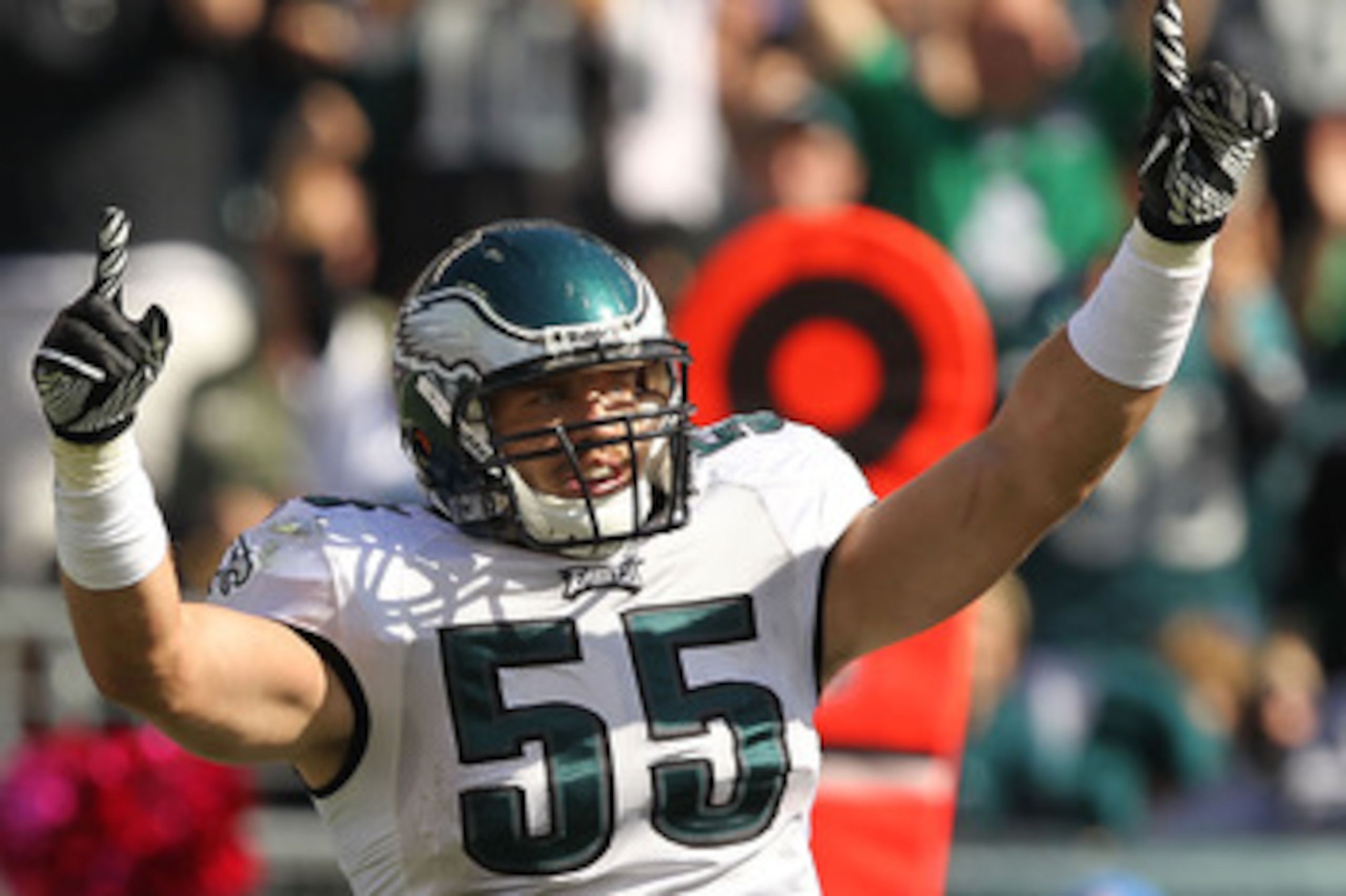 PHILADELPHIA - OCTOBER 17:  Stewart Bradley #55 of the Philadelphia Eaglesin action against the Atlanta Falcons during their game at Lincoln Financial Field on October 17, 2010 in Philadelphia, Pennsylvania.  (Photo by Al Bello/Getty Images)