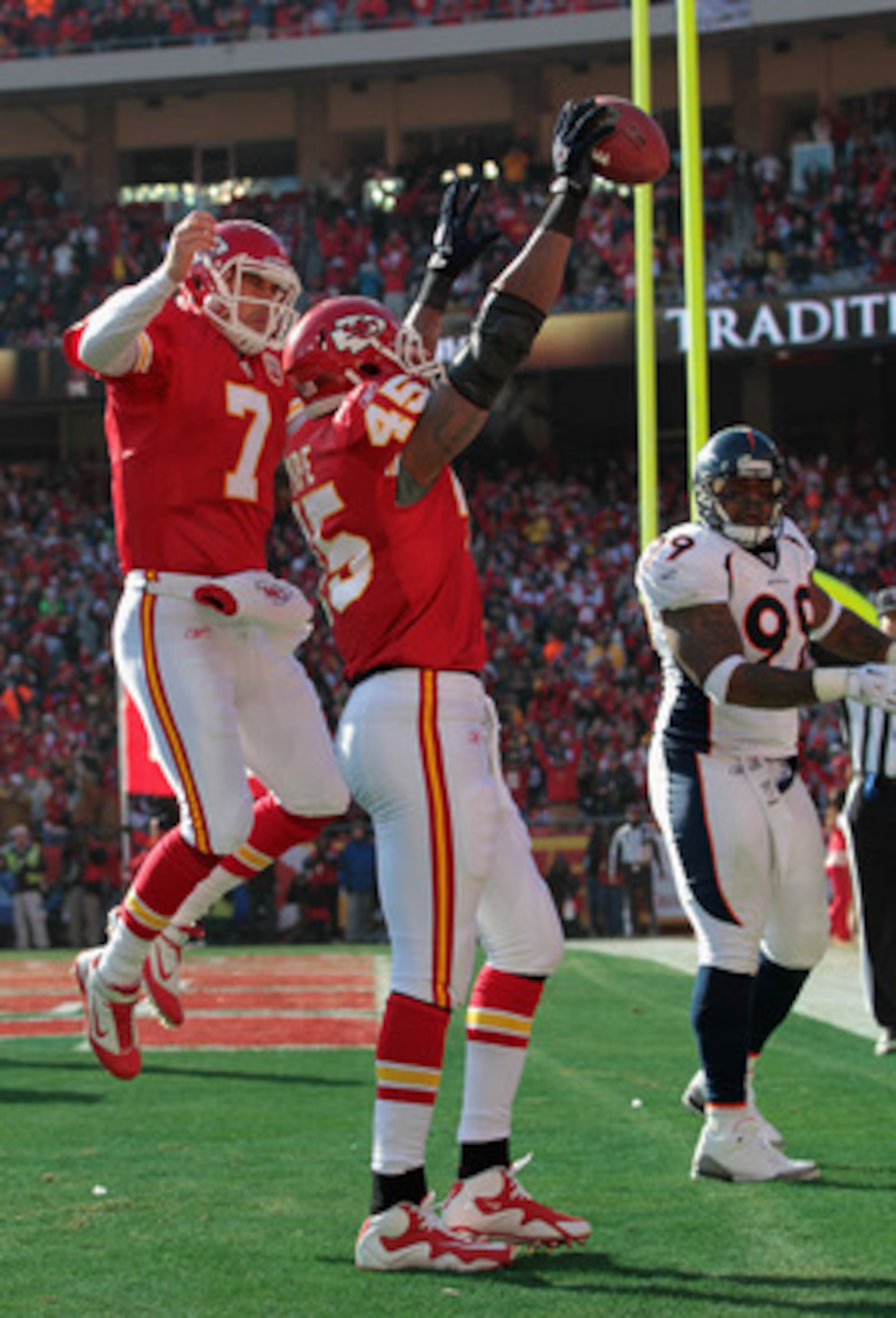 KANSAS CITY, MO - DECEMBER 05:  Quarterback Matt Cassel #7 of the Kansas City Chiefs in action during the game against the Denver Broncos on December 5, 2010 at Arrowhead Stadium in Kansas City, Missouri.  (Photo by Jamie Squire/Getty Images)