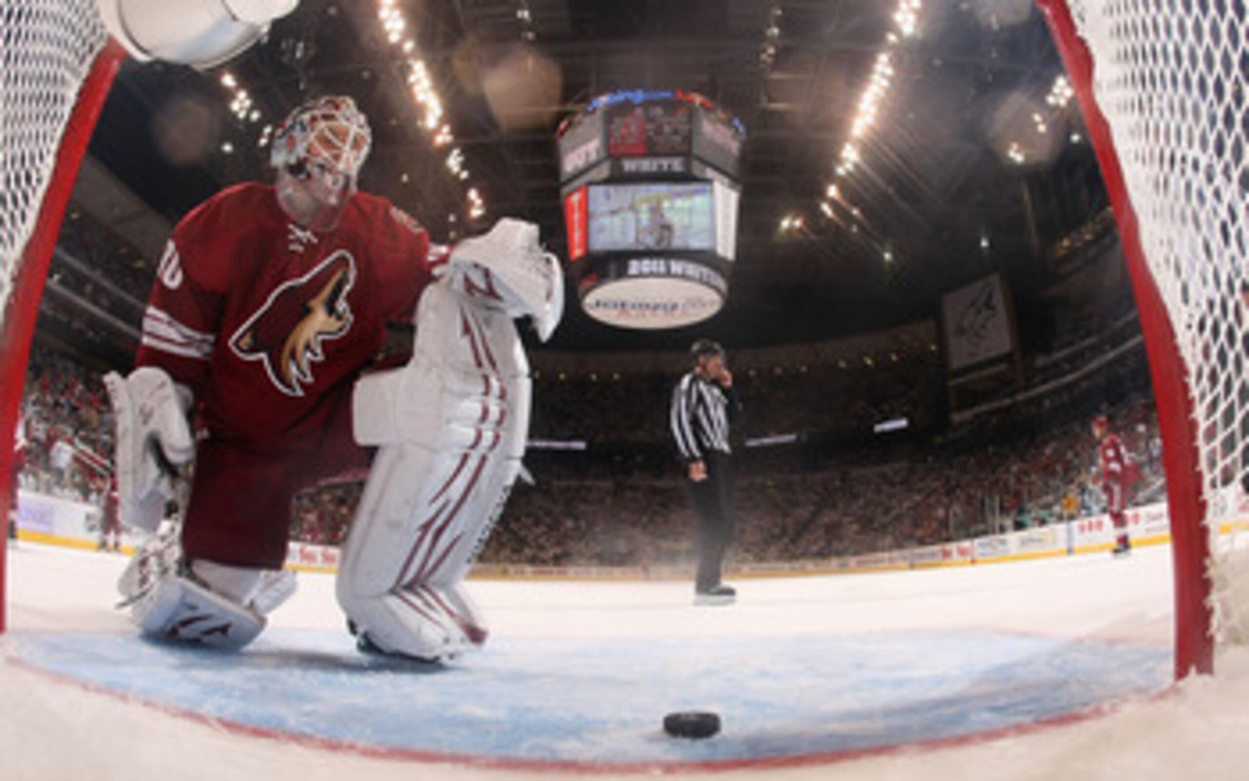 GLENDALE, AZ - APRIL 20:  Goaltender Ilya Bryzgalov #30 of the Phoenix Coyotes reacts after allowing a third period goal to Danny Cleary (not picutred) of the Detroit Red Wings in Game Four of the Western Conference Quarterfinals during the 2011 NHL Stanl