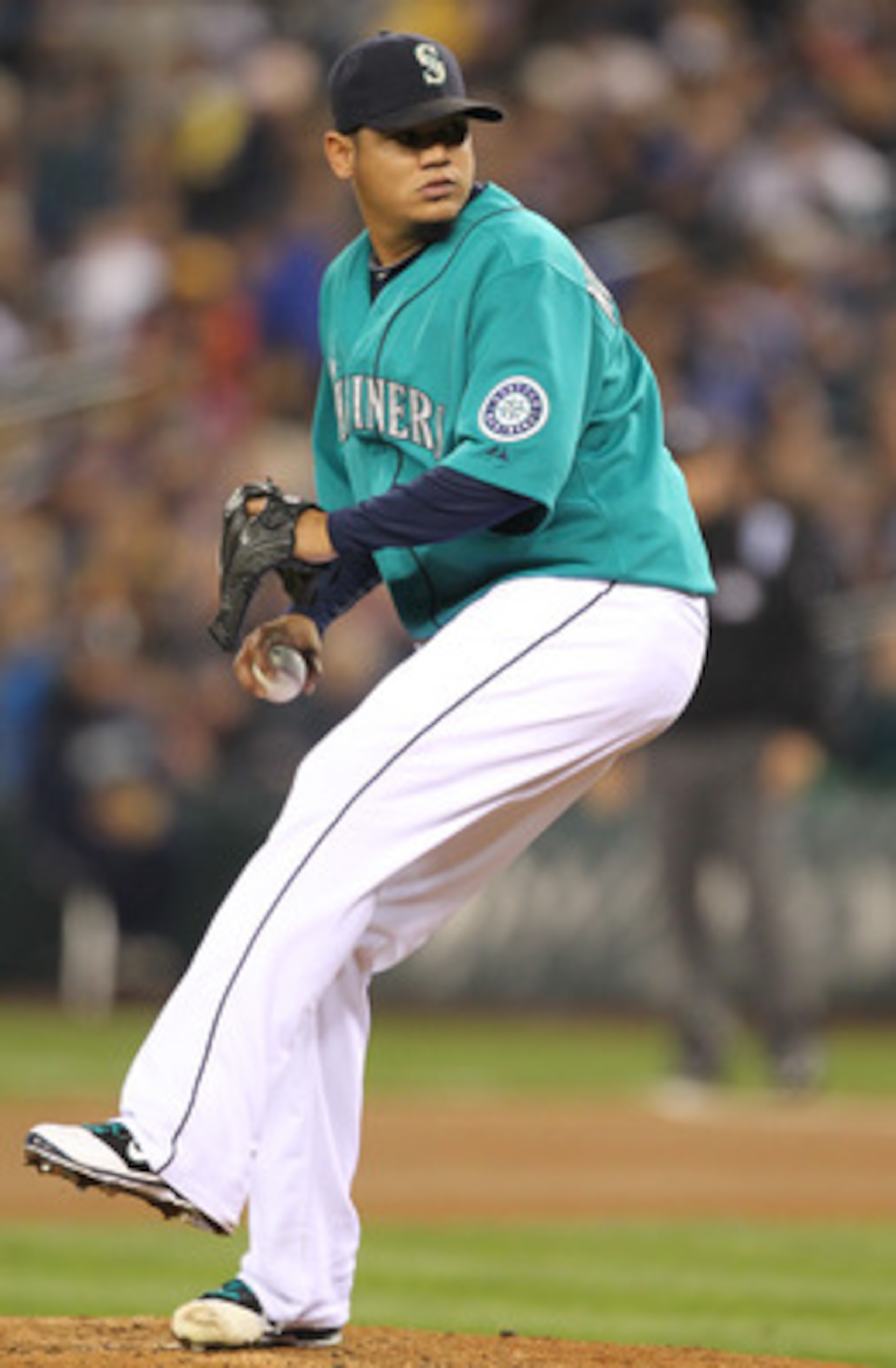 SEATTLE - MAY 06:  Starting pitcher Felix Hernandez #34 of the Seattle Mariners pitches against the Chicago White Sox at Safeco Field on May 6, 2011 in Seattle, Washington. The Mariners won 3-2. (Photo by Otto Greule Jr/Getty Images)