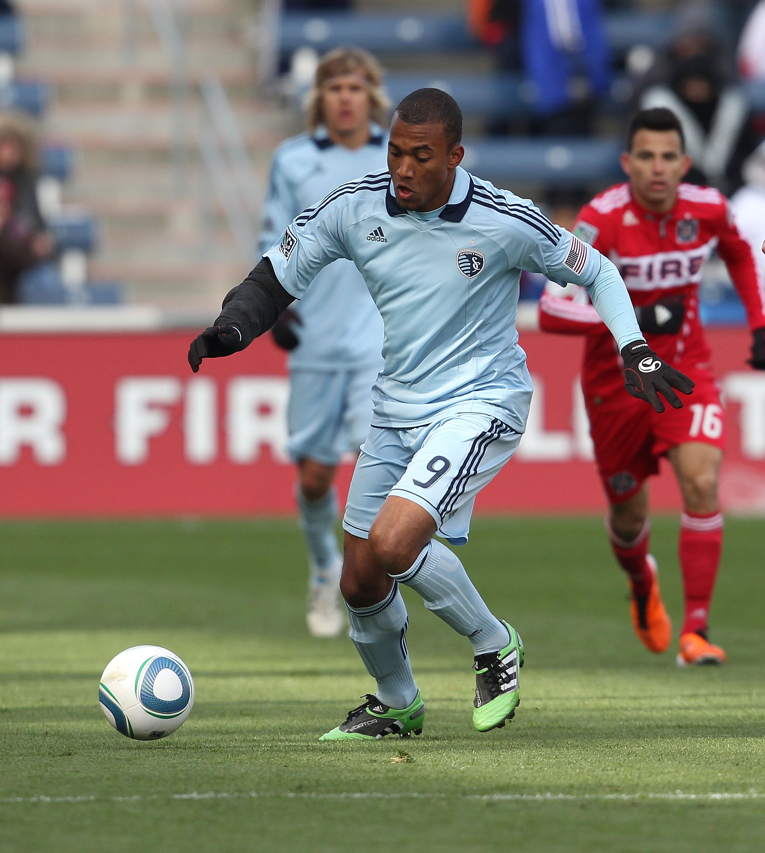 BRIDGEVIEW, IL - MARCH 26: Teal Bunbury #9 of Sporting Kansas City controls the ball against the Chicago Fire during an MLS match at Toyota Park on March 26, 2010 in Bridgeview, Illinois. The Fire defeated Sporting Kansas City 3-2. (Photo by Jonathan Dani