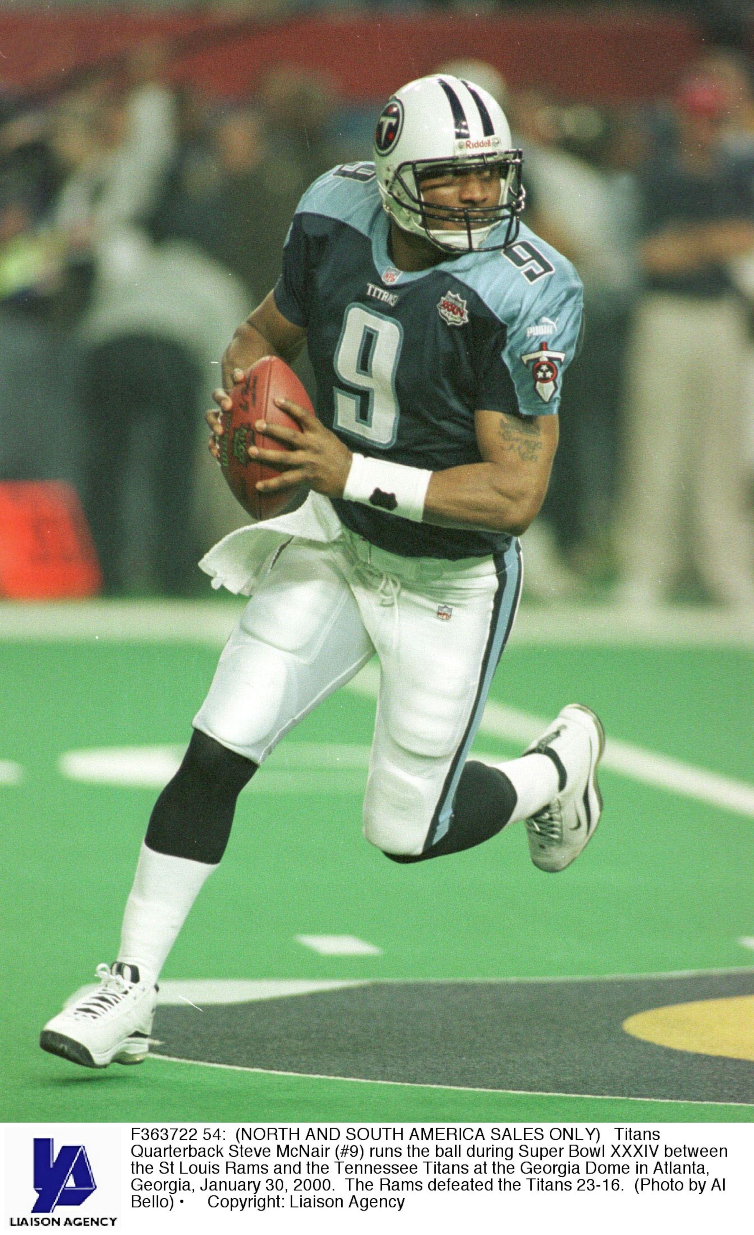 F363722 54: (NORTH AND SOUTH AMERICA SALES ONLY) Titans Quarterback Steve McNair (#9) runs the ball during Super Bowl XXXIV between the St Louis Rams and the Tennessee Titans at the Georgia Dome in Atlanta, Georgia, January 30, 2000. The Rams defeated the