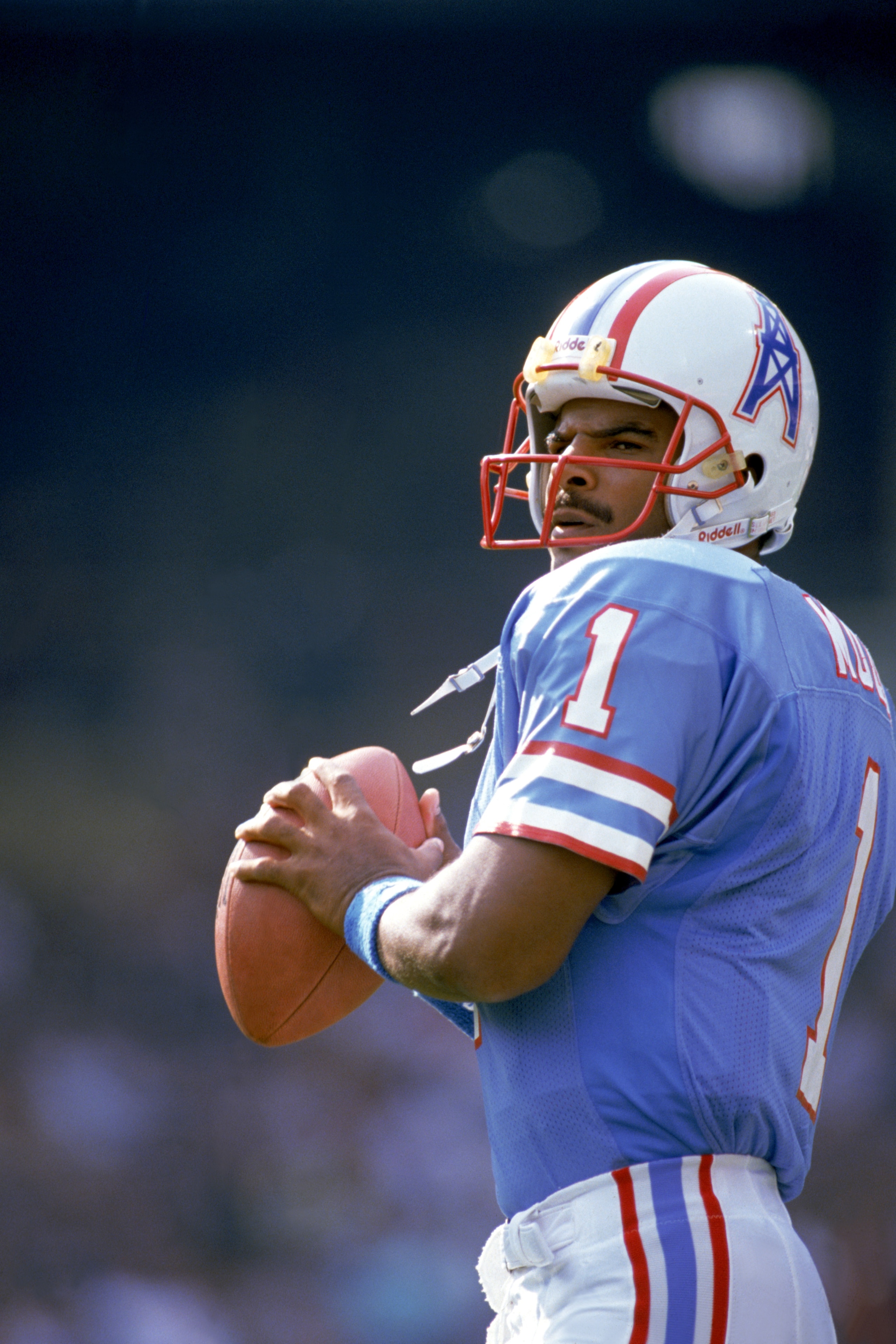 CLEVELAND - OCTOBER 29:  Quarterback Warren Moon #1 of the Houston Oilers sets to pass during an NFL game against the Cleveland Browns at Cleveland Stadium on October 29, 1989 in Cleveland, Ohio.  The Browns won 28-17.  (Photo by Brian Masck/Getty Images)