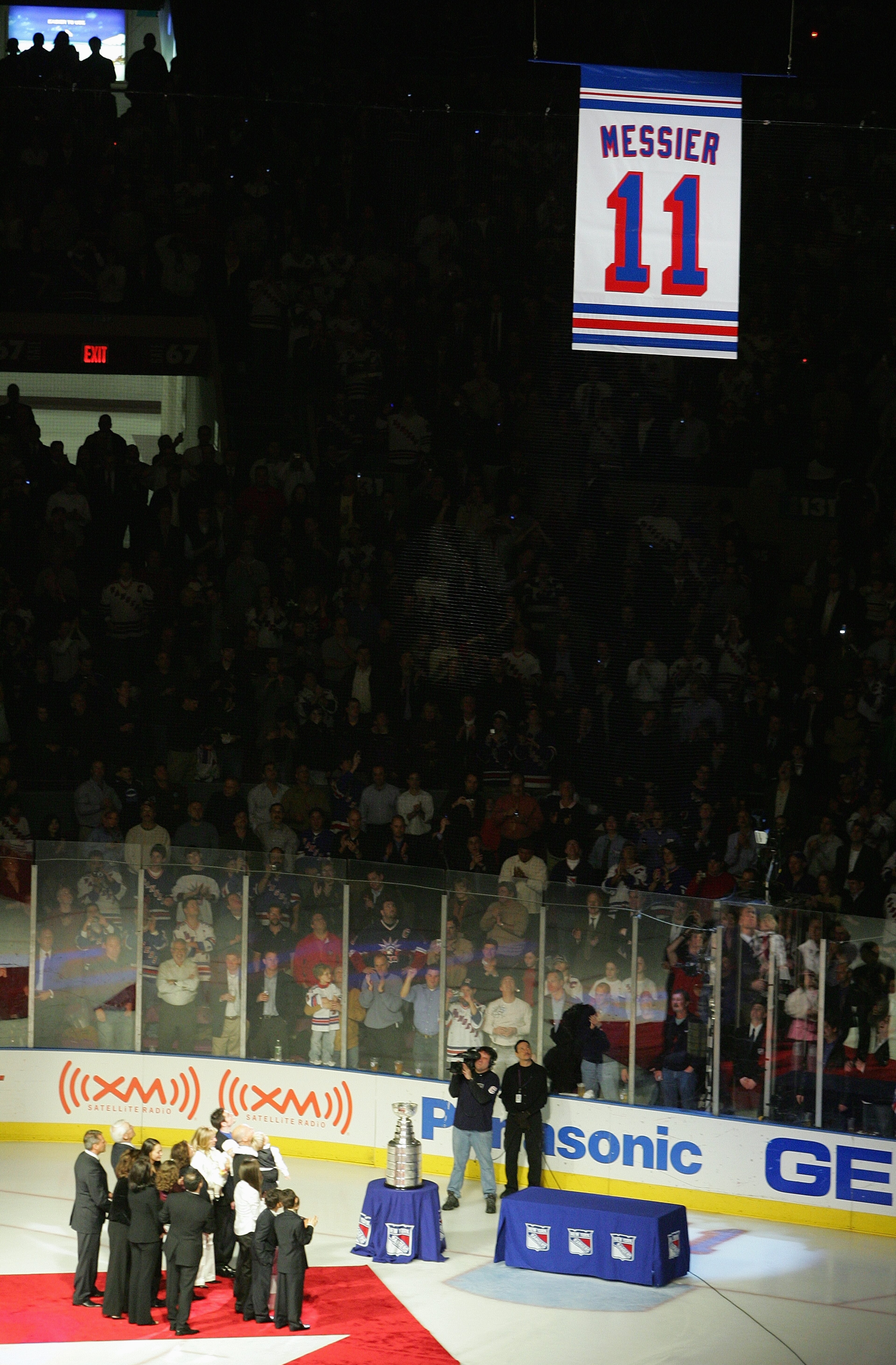 NEW YORK - JANUARY 12: Mark Messier and his family cheer while the #11 New York Rangers banner is being raised during a ceremony to retire his #11 at Madison Square Garden on January 12, 2006 in New York City. (Photo by Ezra Shaw/Getty Images) NEW YORK - JANUARY 12: Mark Messier and his family cheer while the #11 New York Rangers banner is being raised during a ceremony to retire his #11 at Madison Square Garden on January 12, 2006 in New York City. (Photo by Ezra Shaw/Getty Images)