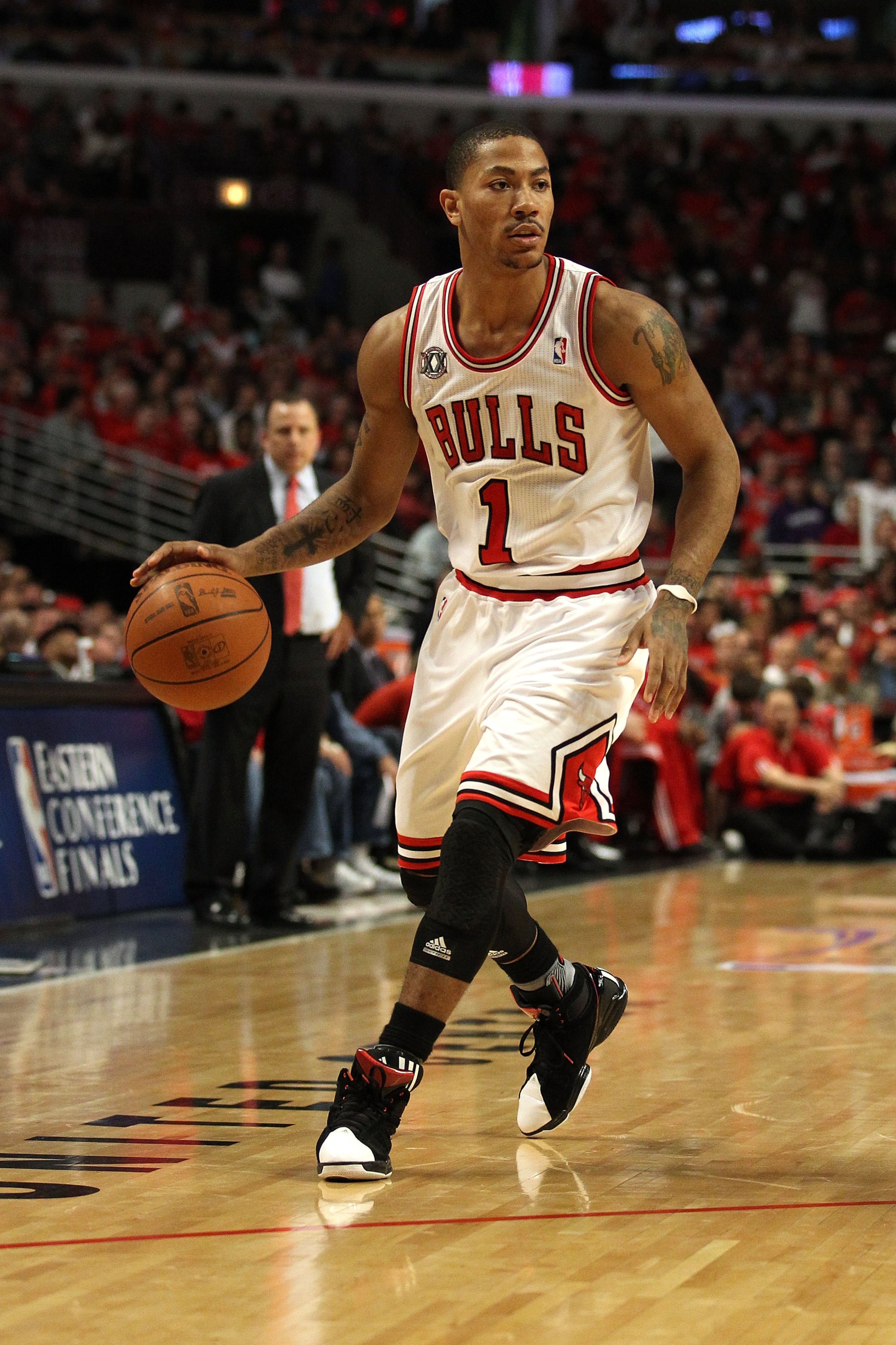 CHICAGO, IL - MAY 15:  Derrick Rose #1 of the Chicago Bulls looks to pass against the Miami Heat in Game One of the Eastern Conference Finals during the 2011 NBA Playoffs on May 15, 2011 at the United Center in Chicago, Illinois. The Bulls won 103-82. NOT