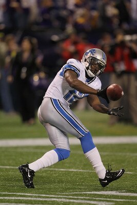 MINNEAPOLIS - SEPTEMBER 26:  Wide receiver Derrick Williams #12 of the Detroit Lions warms up prior to the start of the game against the Minnesota Vikings at Mall of America Field on September 26, 2010 in Minneapolis, Minnesota.  (Photo by Jeff Gross/Gett