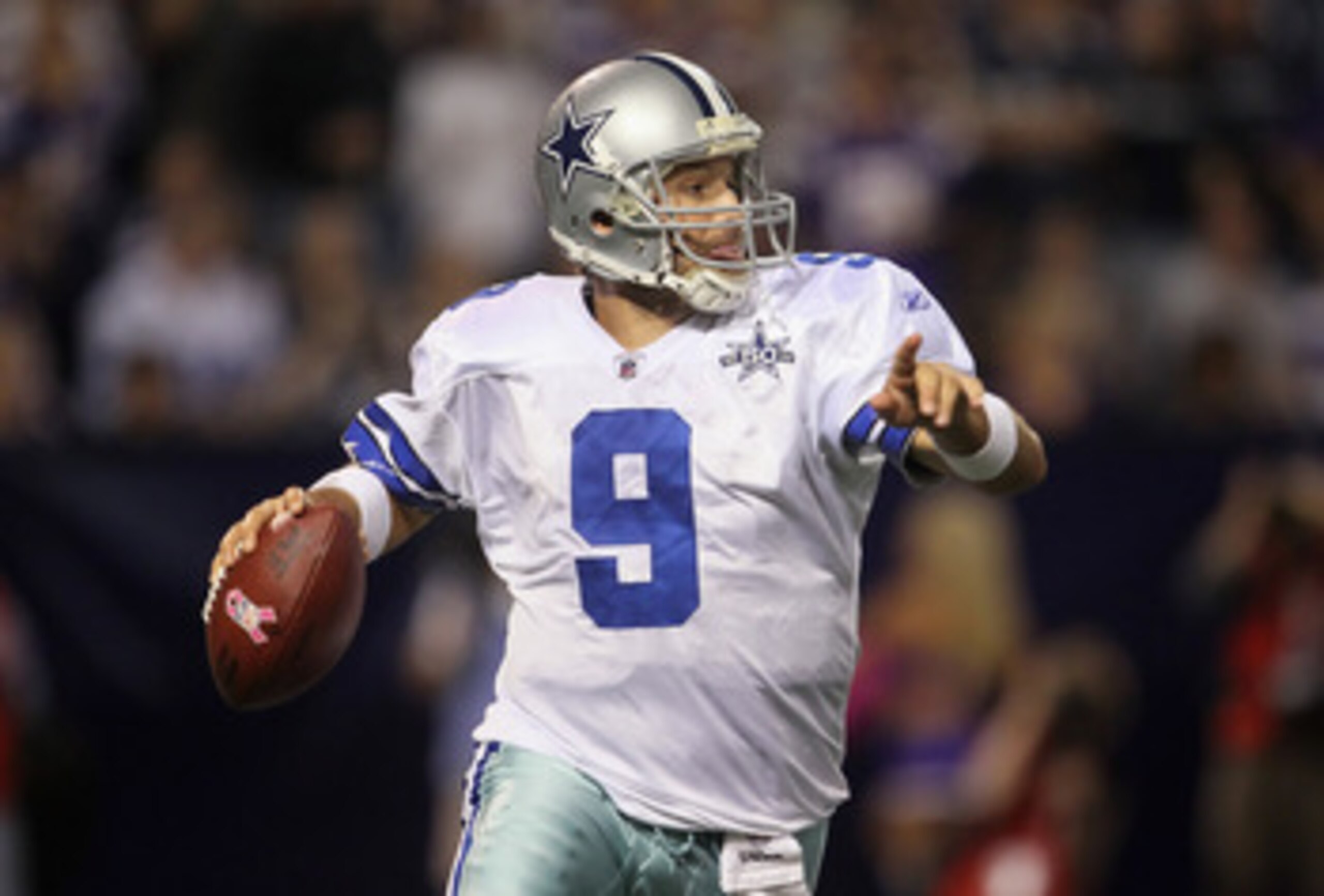 MINNEAPOLIS - OCTOBER 17:  Quarterback Tony Romo #9 of the Dallas Cowboys drops back to pass against the Minnesota Vikings at Mall of America Field on October 17, 2010 in Minneapolis, Minnesota.  (Photo by Jeff Gross/Getty Images)