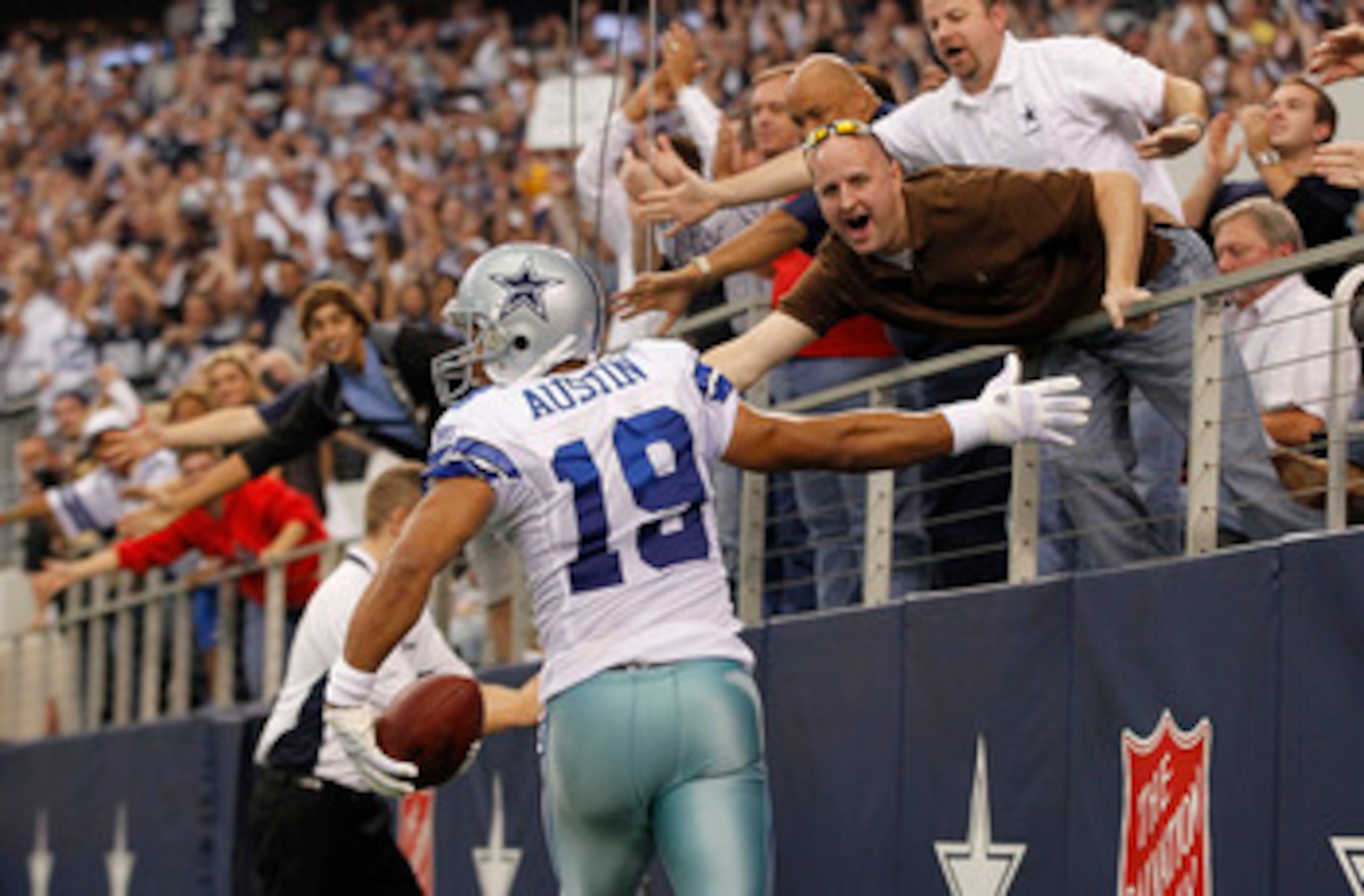 ARLINGTON, TX - NOVEMBER 21:  Miles Austin #19 of the Dallas Cowboys scores a third quarter touchdown on a 3 yard pass from Jon Kitna #3 and celebrates with the fans during the game at Dallas Stadium on November 21, 2010 in Arlington, Texas. The Cowboys d