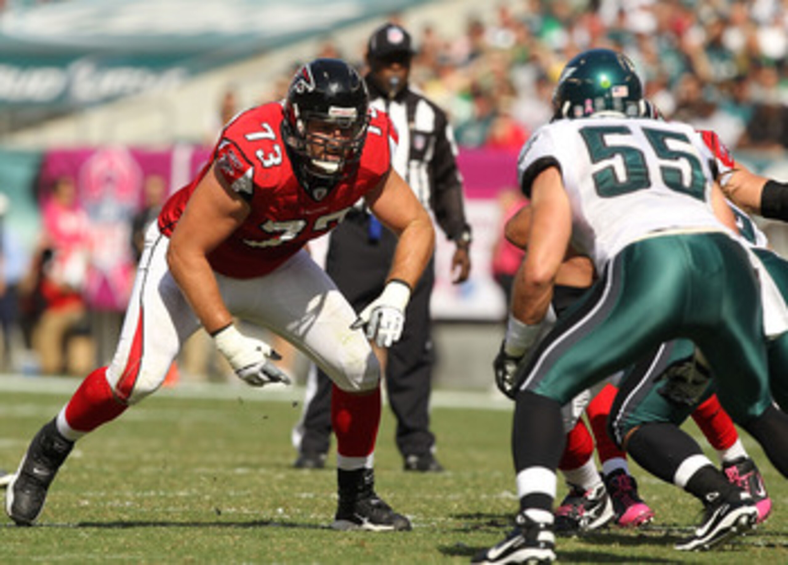 PHILADELPHIA - OCTOBER 17:  Harvey Dahl #73 of the Atlanta Falcons in action against Stewart Bradley #55 of the Philadelphia Eagles during their game at Lincoln Financial Field on October 17, 2010 in Philadelphia, Pennsylvania.  (Photo by Al Bello/Getty I
