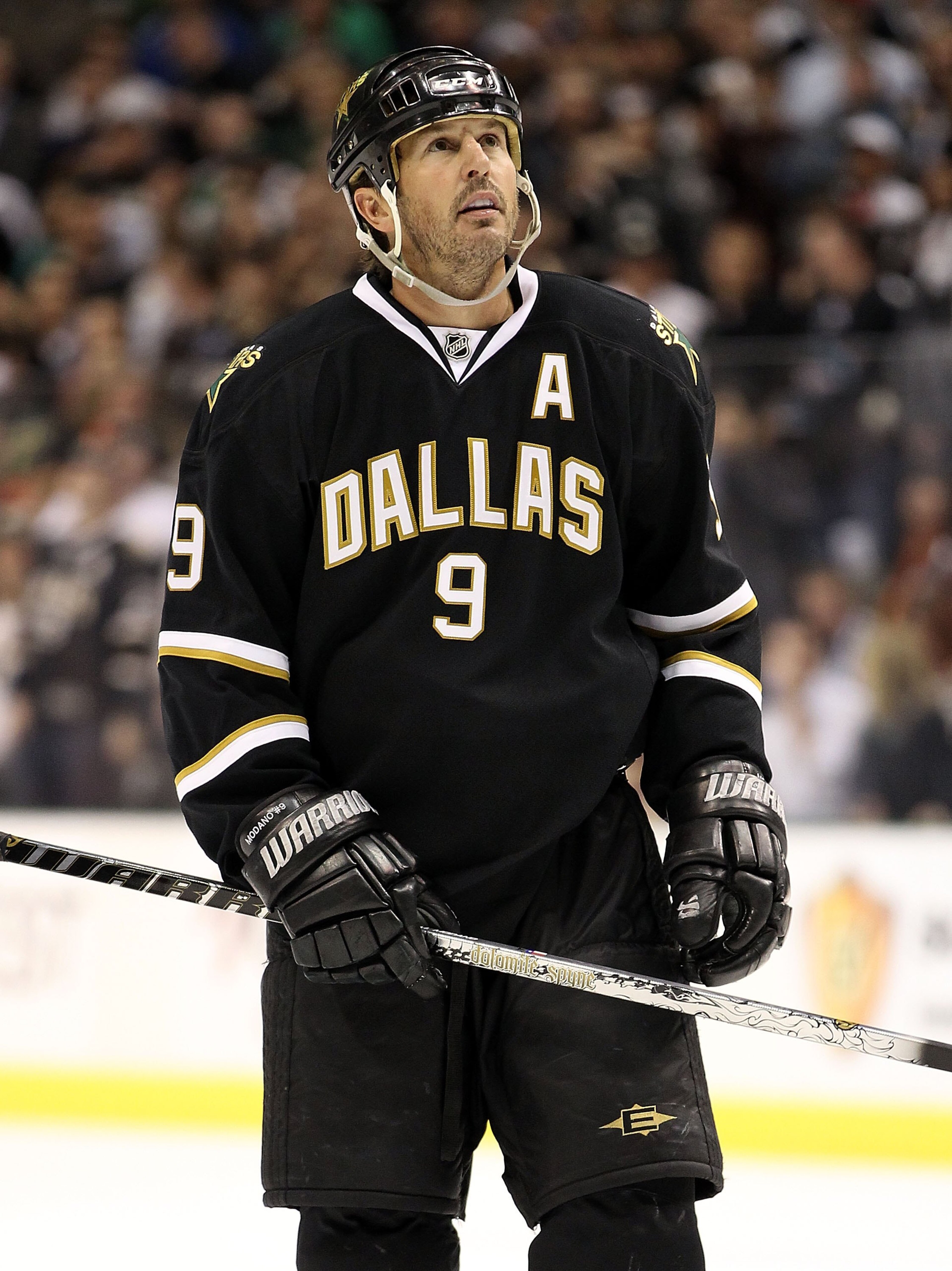 DALLAS - APRIL 08: Center Mike Modano #9 of the Dallas Stars at American Airlines Center on April 8, 2010 in Dallas, Texas. (Photo by Ronald Martinez/Getty Images) DALLAS - APRIL 08: Center Mike Modano #9 of the Dallas Stars at American Airlines Center on April 8, 2010 in Dallas, Texas. (Photo by Ronald Martinez/Getty Images)