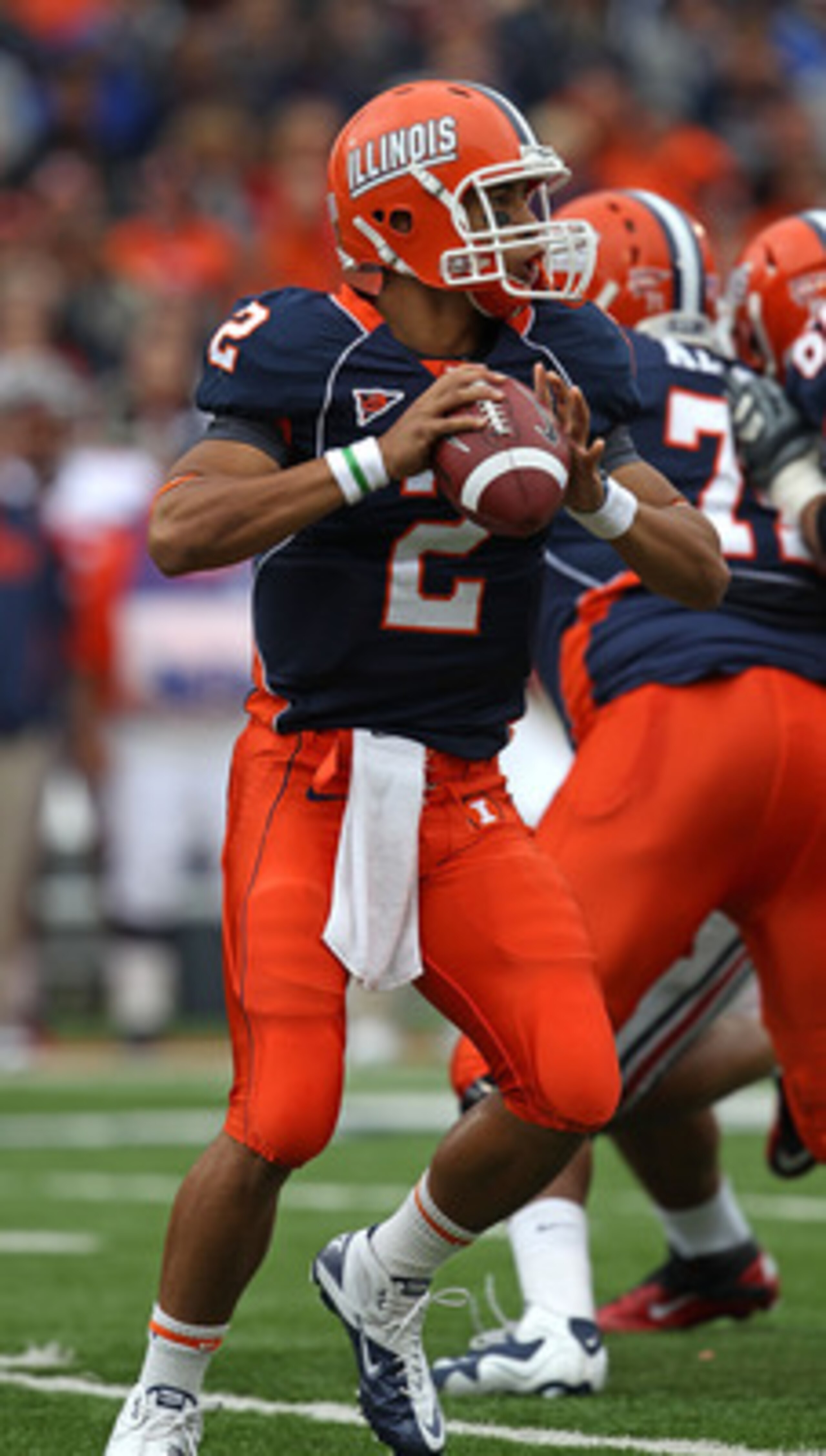 CHAMPAIGN, IL - OCTOBER 02: Nathan Scheelhaase #2 of the Illinois Fighting Illini looks for a receiver against the Ohio State Buckeyes at Memorial Stadium on October 2, 2010 in Champaign, Illinois. Ohio State defeated Illinois 24-13. (Photo by Jonathan Da CHAMPAIGN, IL - OCTOBER 02: Nathan Scheelhaase #2 of the Illinois Fighting Illini looks for a receiver against the Ohio State Buckeyes at Memorial Stadium on October 2, 2010 in Champaign, Illinois. Ohio State defeated Illinois 24-13. (Photo by Jonathan Da