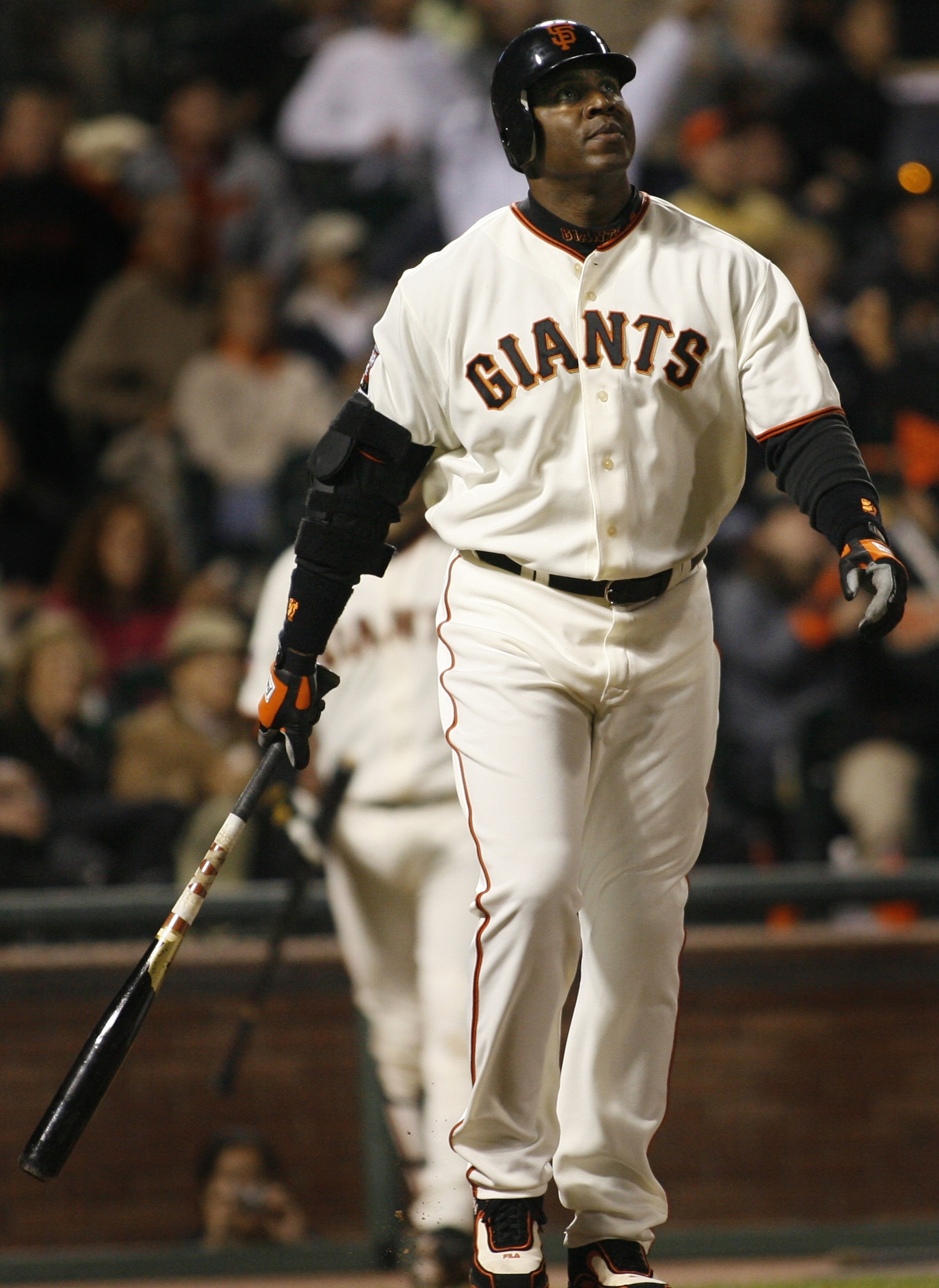 SAN FRANCISCO - AUGUST 24: Barry Bonds #25 of the San Francisco Giants watches his 761st home run, a solo shot off of Chris Capuano the Milwaukee Brewers during the fourth inning of a game August 24, 2007 at AT&T Park in San Francisco, California.   (Phot
