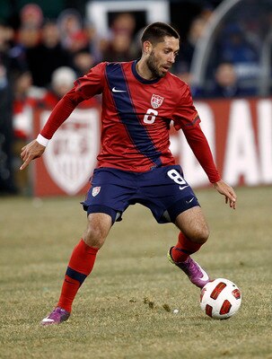 EAST RUTHERFORD, NJ - MARCH 26:  Clint Dempsey #8 of the United States plays during the first half of a friendly match with Argentina at New Meadowlands Stadium on March 26, 2011 in East Rutherford, New Jersey.  (Photo by Jeff Zelevansky/Getty Images)