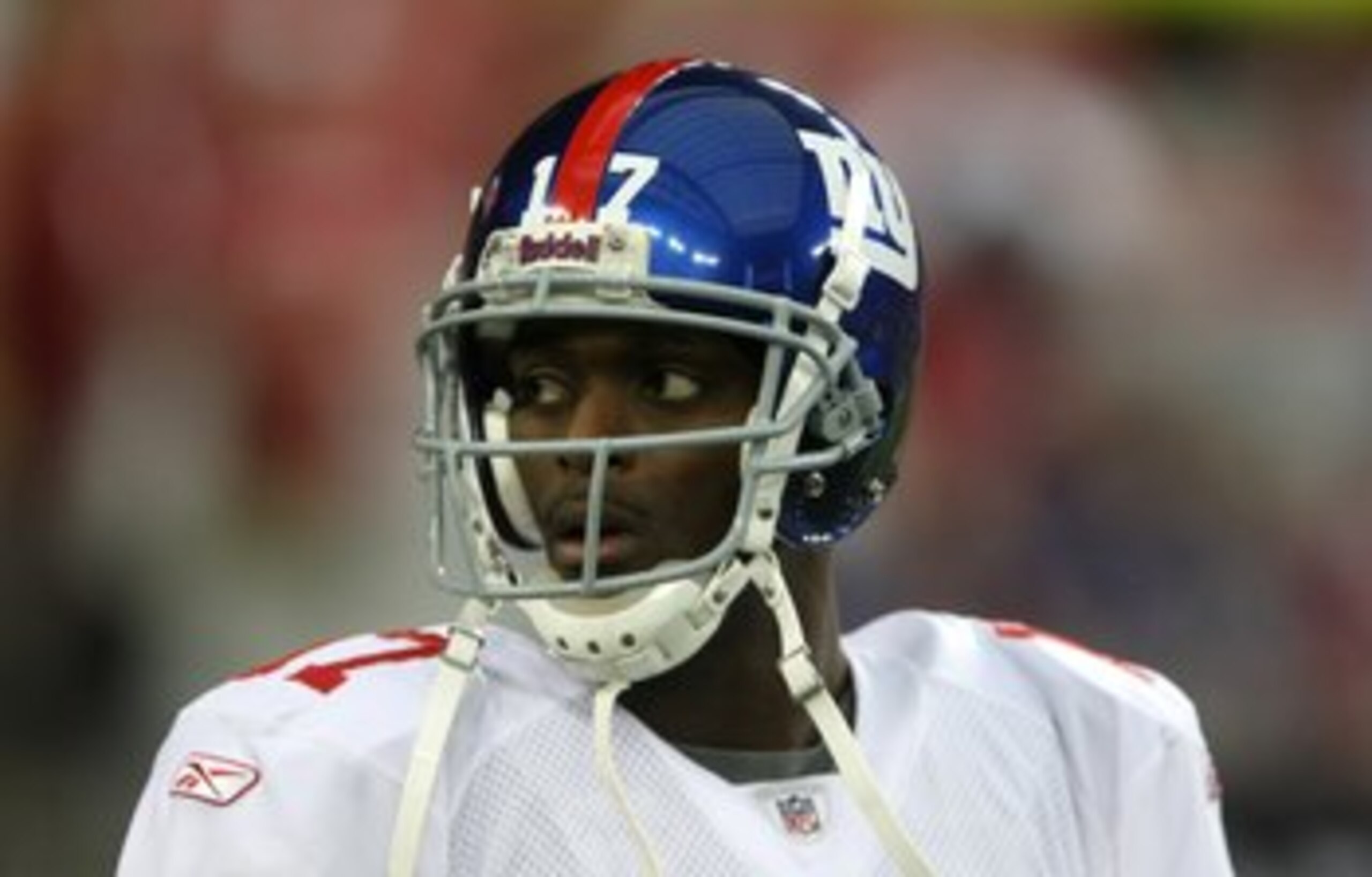 GLENDALE, AZ - NOVEMBER 23:  Wide receiver Plaxico Burress #17 of the New York Giants warms up for the game with the Arizona Cardinals on November 23, 2008 at University of Phoenix Stadium in Glendale, Arizona. The Giants won 37-29.  (Photo by Stephen Dun