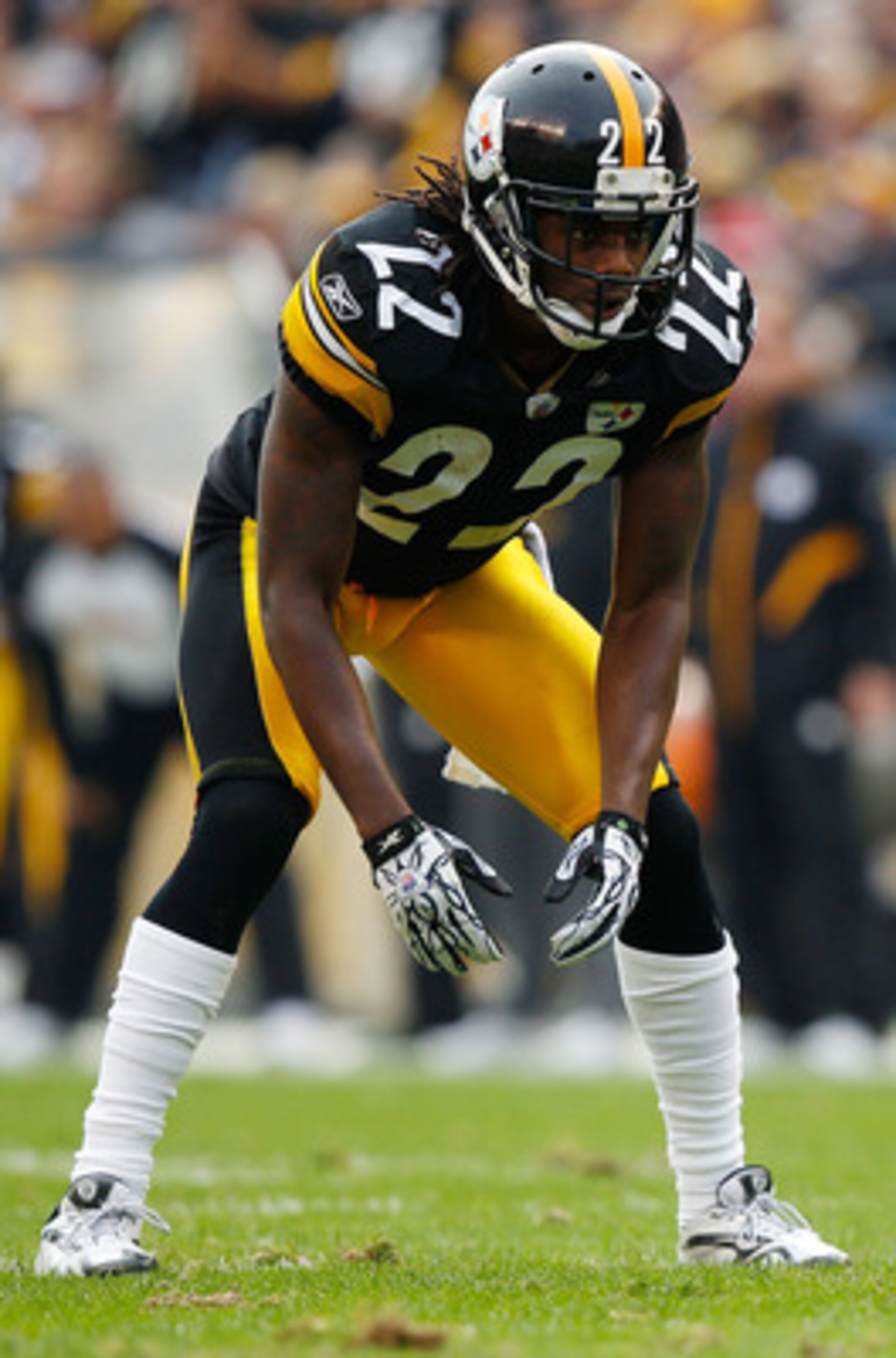 PITTSBURGH, PA - NOVEMBER 21:  William Gay #22 of the Pittsburgh Steelers lines up before the snap against the Oakland Raiders during the game on November 21, 2010 at Heinz Field in Pittsburgh, Pennsylvania.  (Photo by Jared Wickerham/Getty Images)