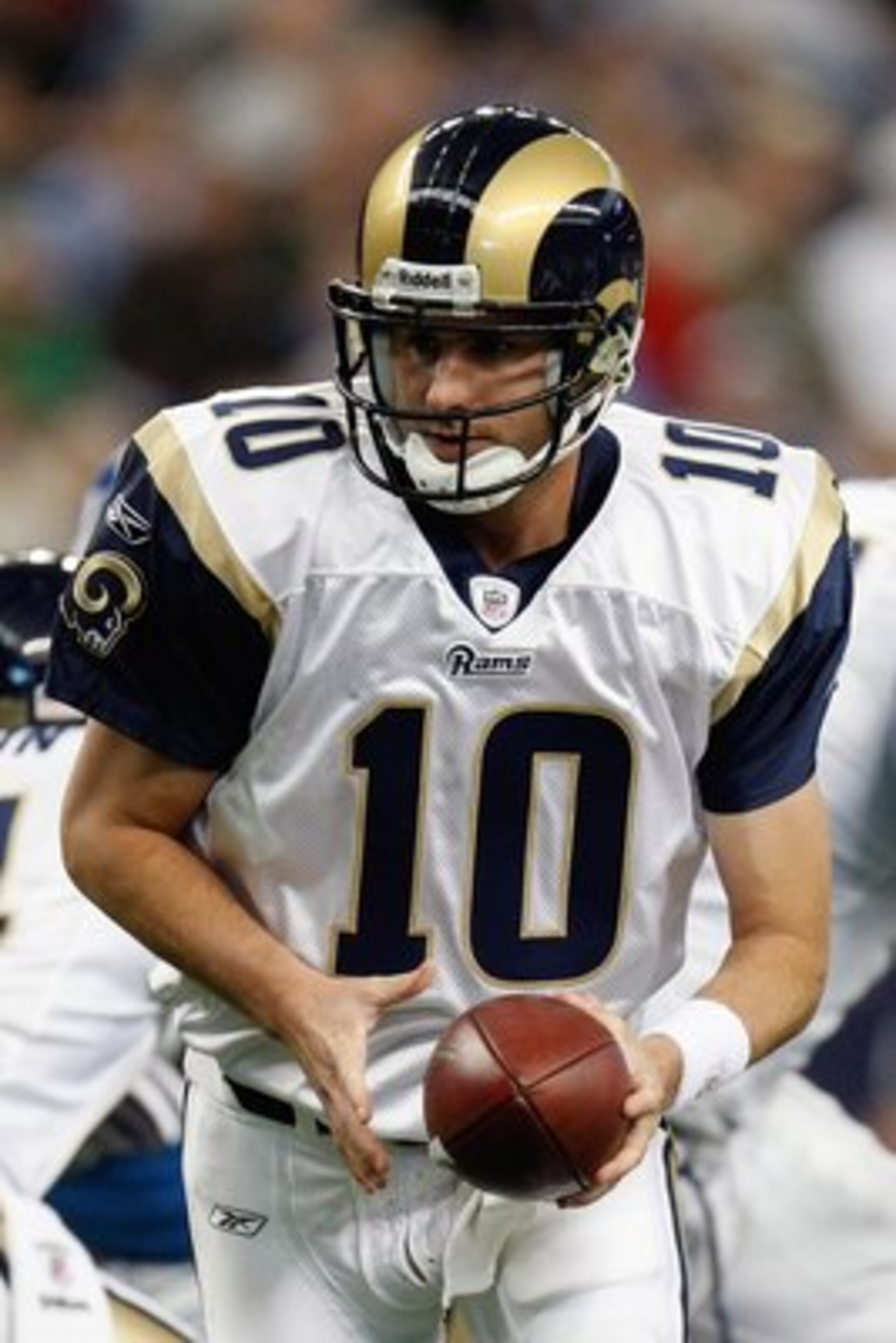 DETROIT - NOVEMBER 1:  Marc Bulger #10 of the St. Louis Rams looks to hand off during the game against the Detroit Lions on November 1, 2009 at Ford Field in Detroit, Michigan. (Photo by Gregory Shamus/Getty Images)