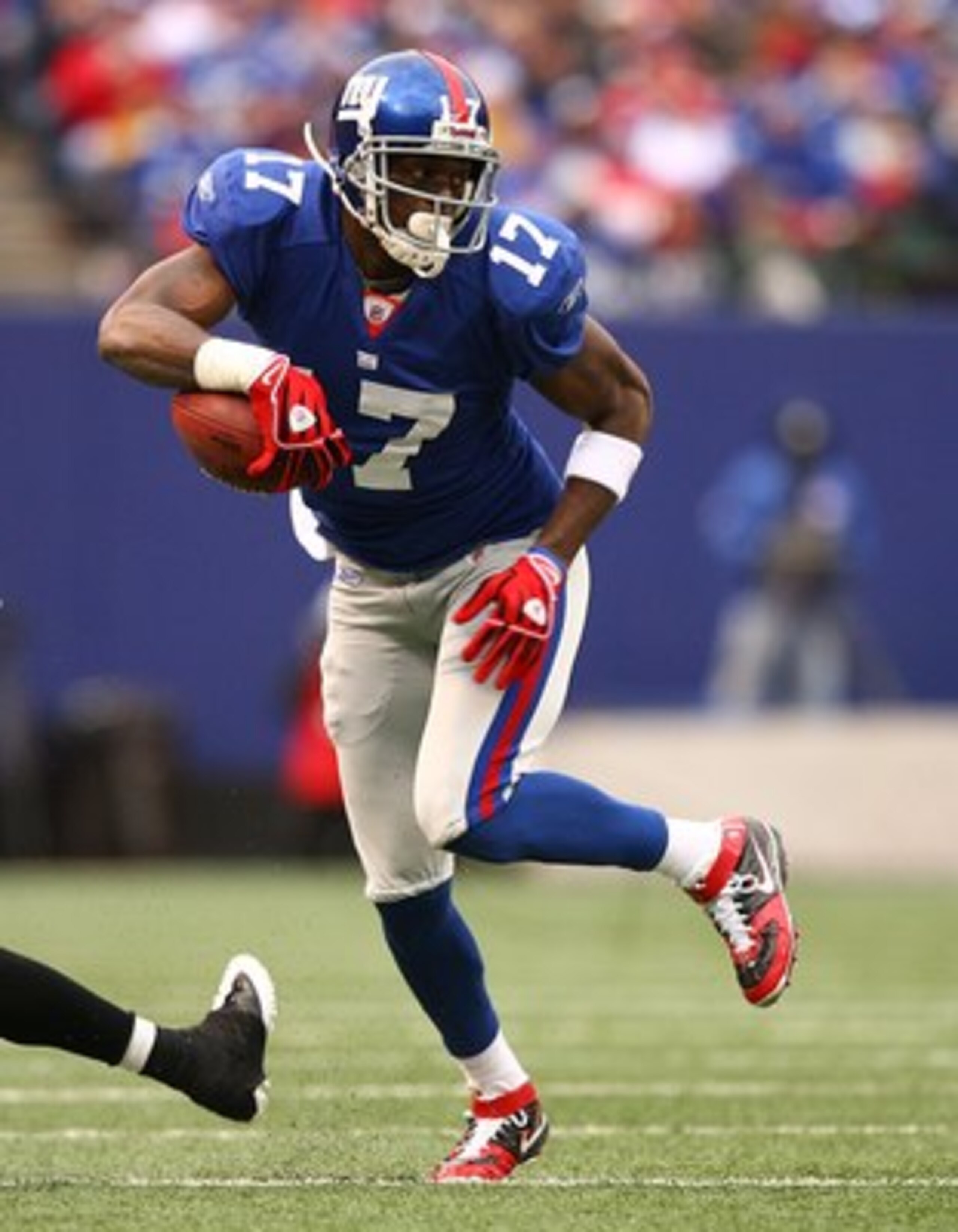 EAST RUTHERFORD, NJ - NOVEMBER 16:  Plaxico Burress #17 of the New York Giants in action against the Baltimore Ravens during their game on November 16, 2008 at Giants Stadium in East Rutherford, New Jersey.  (Photo by Al Bello/Getty Images)