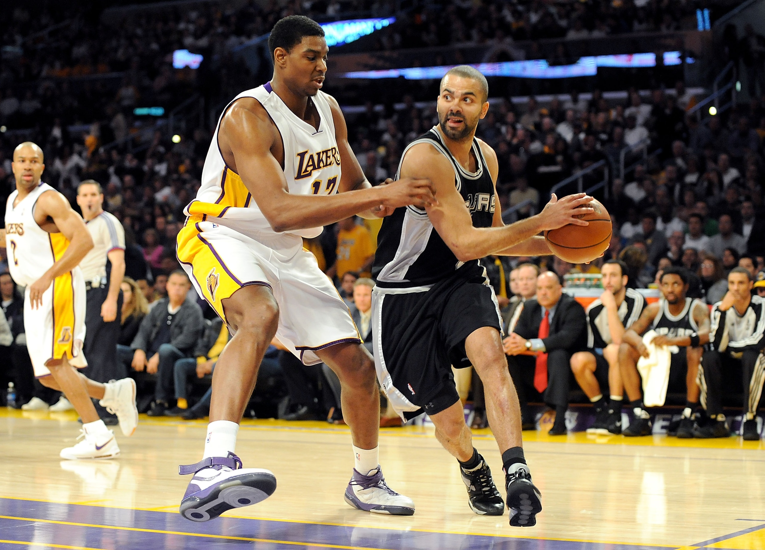 LOS ANGELES, CA - JANUARY 25:  Tony Parker #9 of the San Antonio Spurs drives the ball against Andrew Bynum #17 of the Los Angeles Lakers during the first quarter at the Staples Center on January 25, 2009 in Los Angeles, California. NOTE TO USER:  User ex