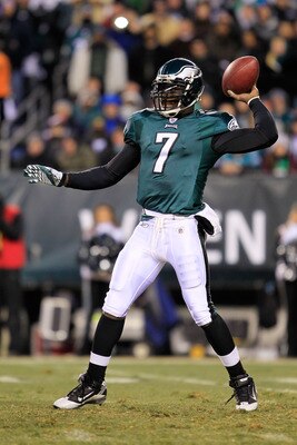 PHILADELPHIA, PA - JANUARY 09:  Michael Vick #7 of the Philadelphia Eagles drops back against the Green Bay Packers during the 2011 NFC wild card playoff game at Lincoln Financial Field on January 9, 2011 in Philadelphia, Pennsylvania.  (Photo by Chris Tr