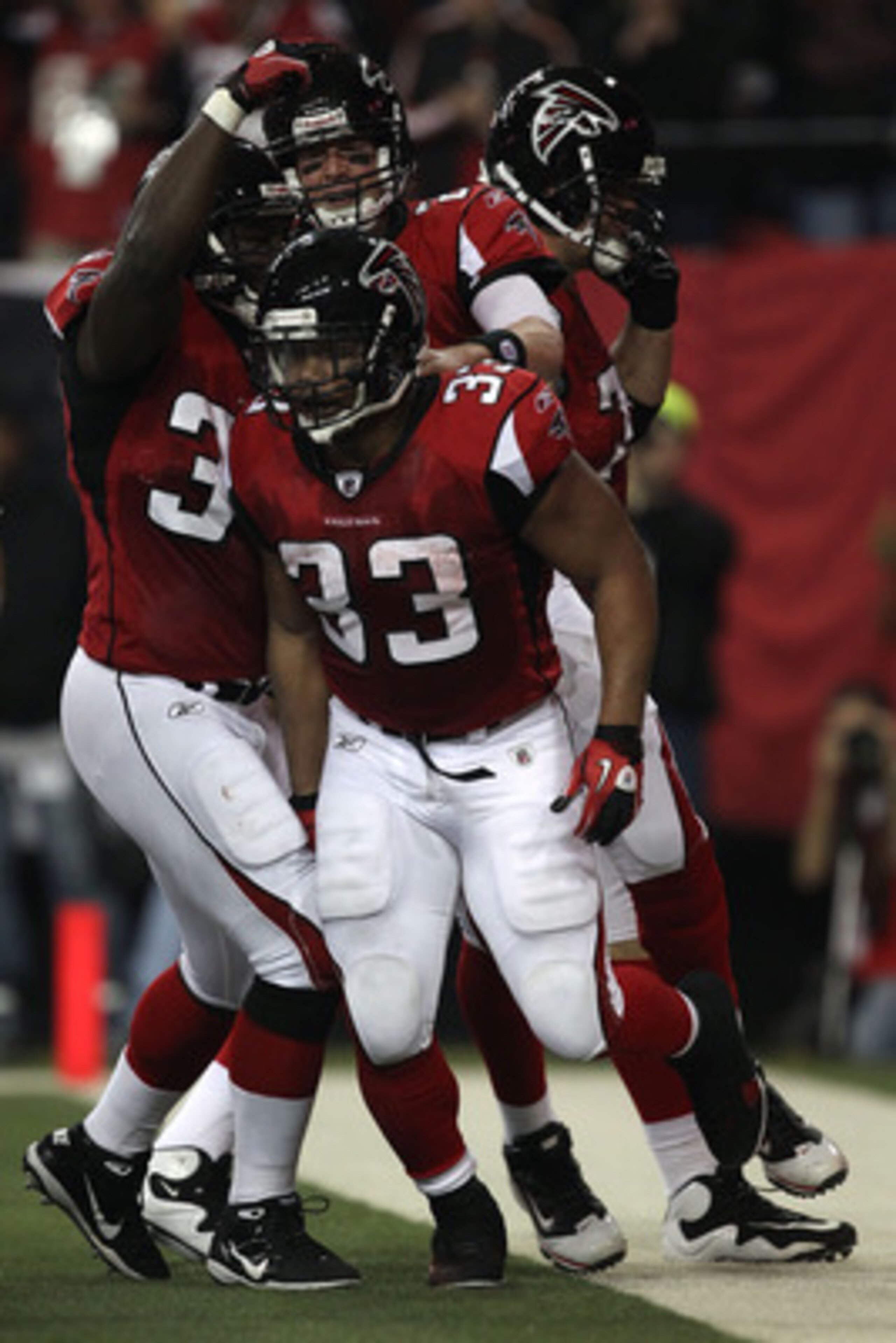 ATLANTA, GA - JANUARY 15: Michael Turner #33 of the Atlanta Falcons reacts after he scroed a touchdown in the first quarter against the Green Bay Packers during their 2011 NFC divisional playoff game at Georgia Dome on January 15, 2011 in Atlanta, Georgi ATLANTA, GA - JANUARY 15: Michael Turner #33 of the Atlanta Falcons reacts after he scroed a touchdown in the first quarter against the Green Bay Packers during their 2011 NFC divisional playoff game at Georgia Dome on January 15, 2011 in Atlanta, Georgi