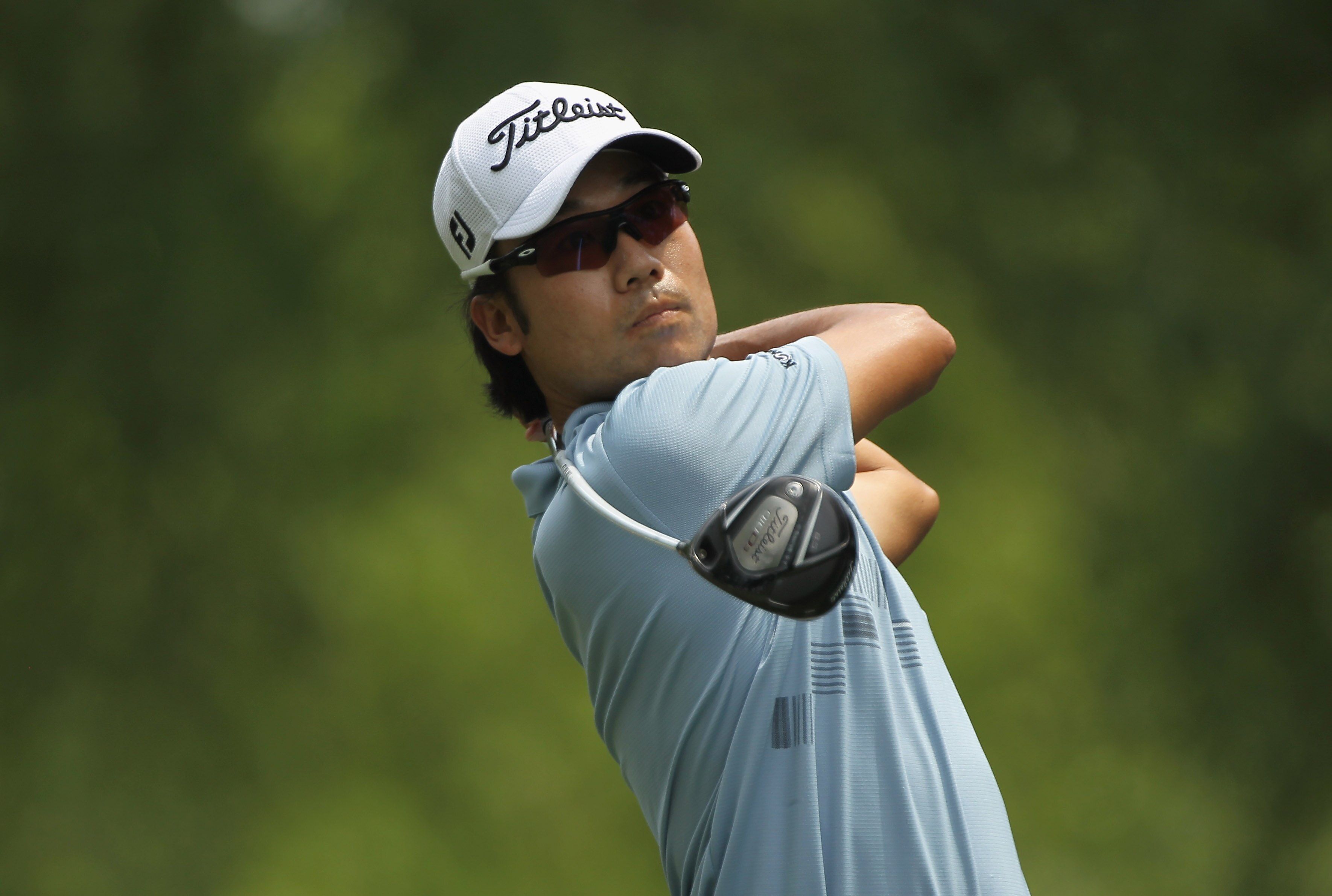 CHARLOTTE, NC - MAY 08:  Kevin Na watches his tee his shot on the fourth hole during the final round of the Wells Fargo Championship at the Quail Hollow Club on May 8, 2011 in Charlotte, North Carolina.  (Photo by Scott Halleran/Getty Images)