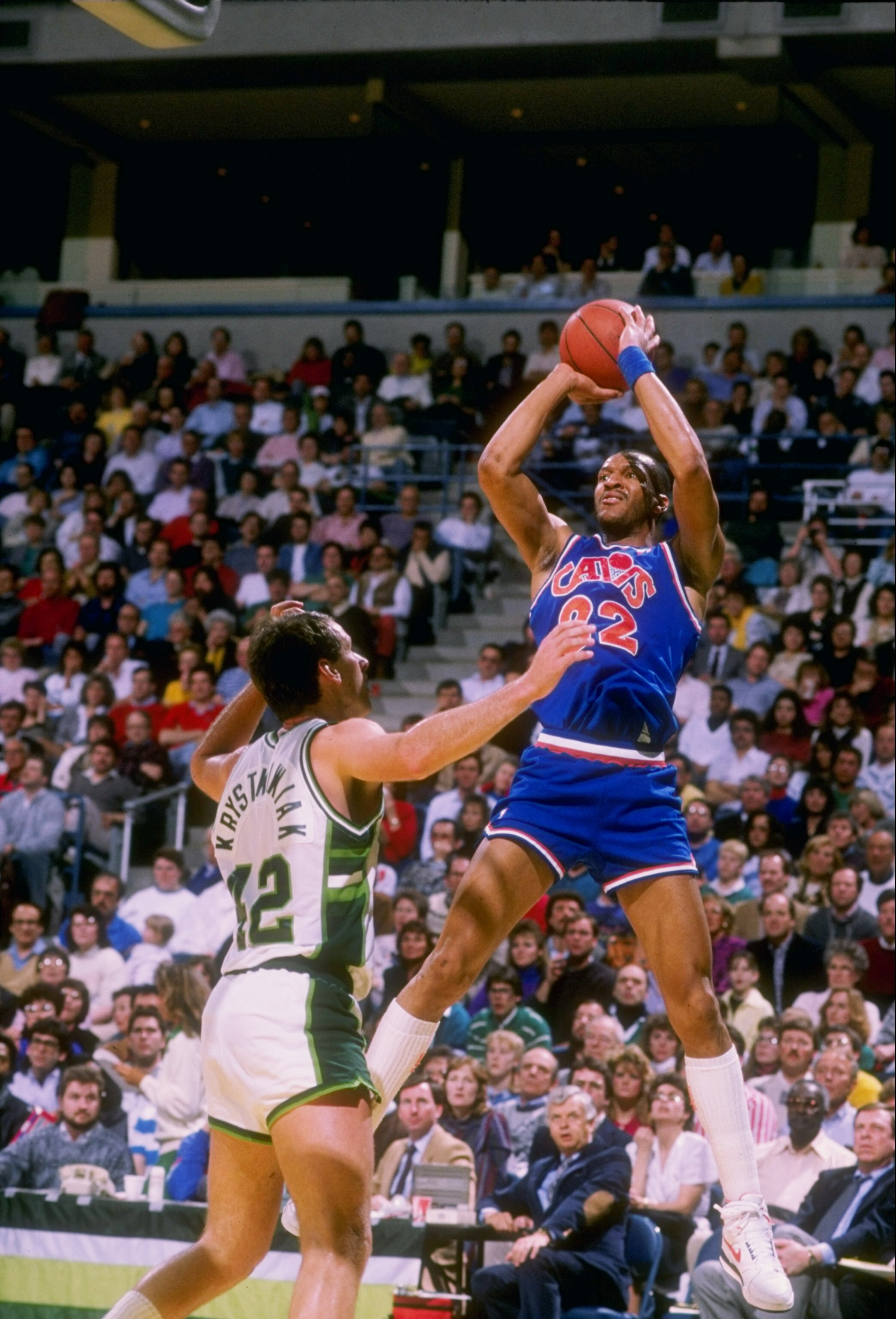 Forward Larry Nance of the Cleveland Cavaliers shoots the ball during a game.