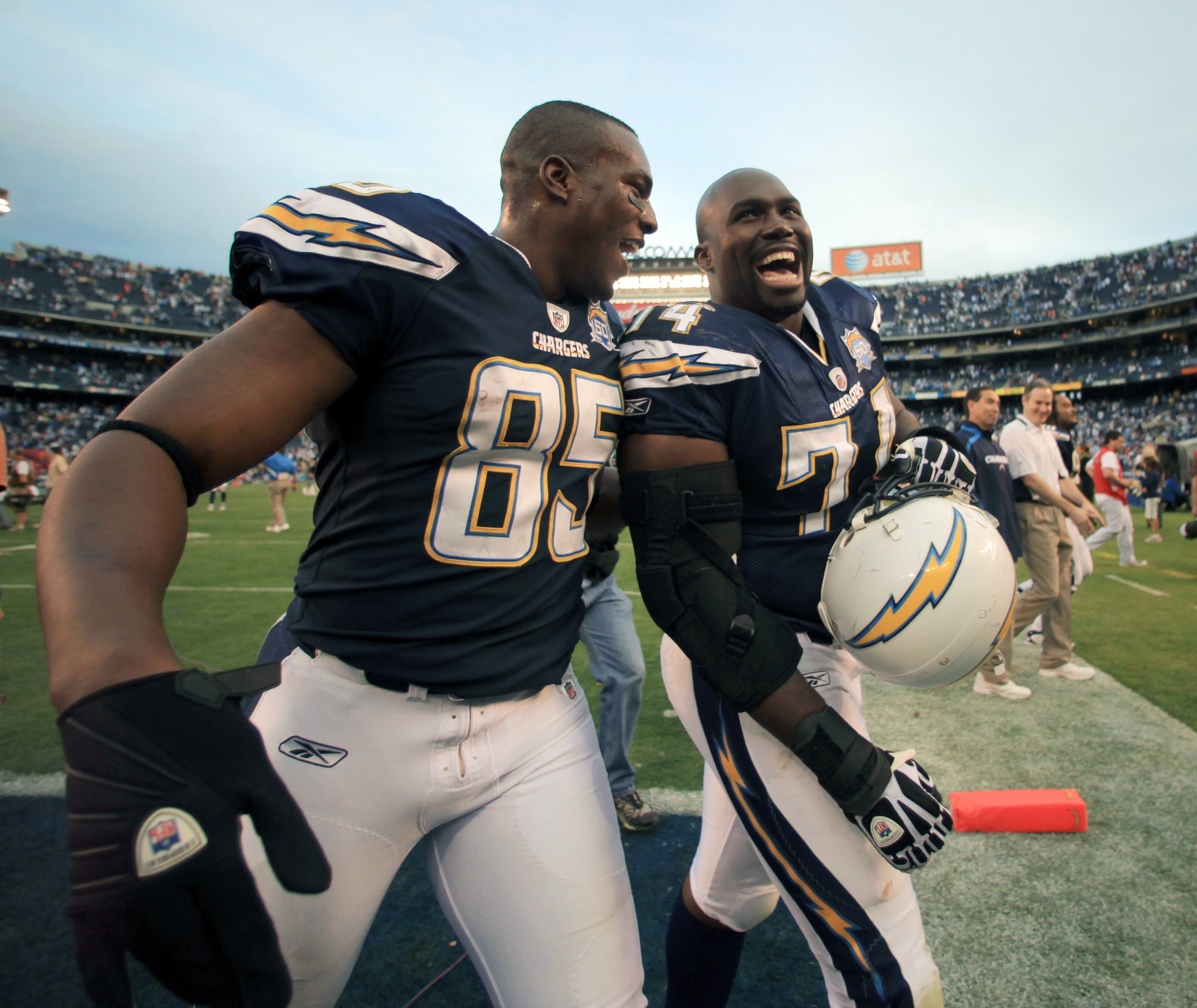 SAN DIEGO, CA - DECEMBER 20:  Tight-end Antonio Gates #85 and Jacques Cesaire #74 of the San Diego Chargers celebrate their team's 27-24 victory against the Cincinnati Bengals during the NFL game on December 20, 2009 at Qualcomm Stadium in San Diego, Cali