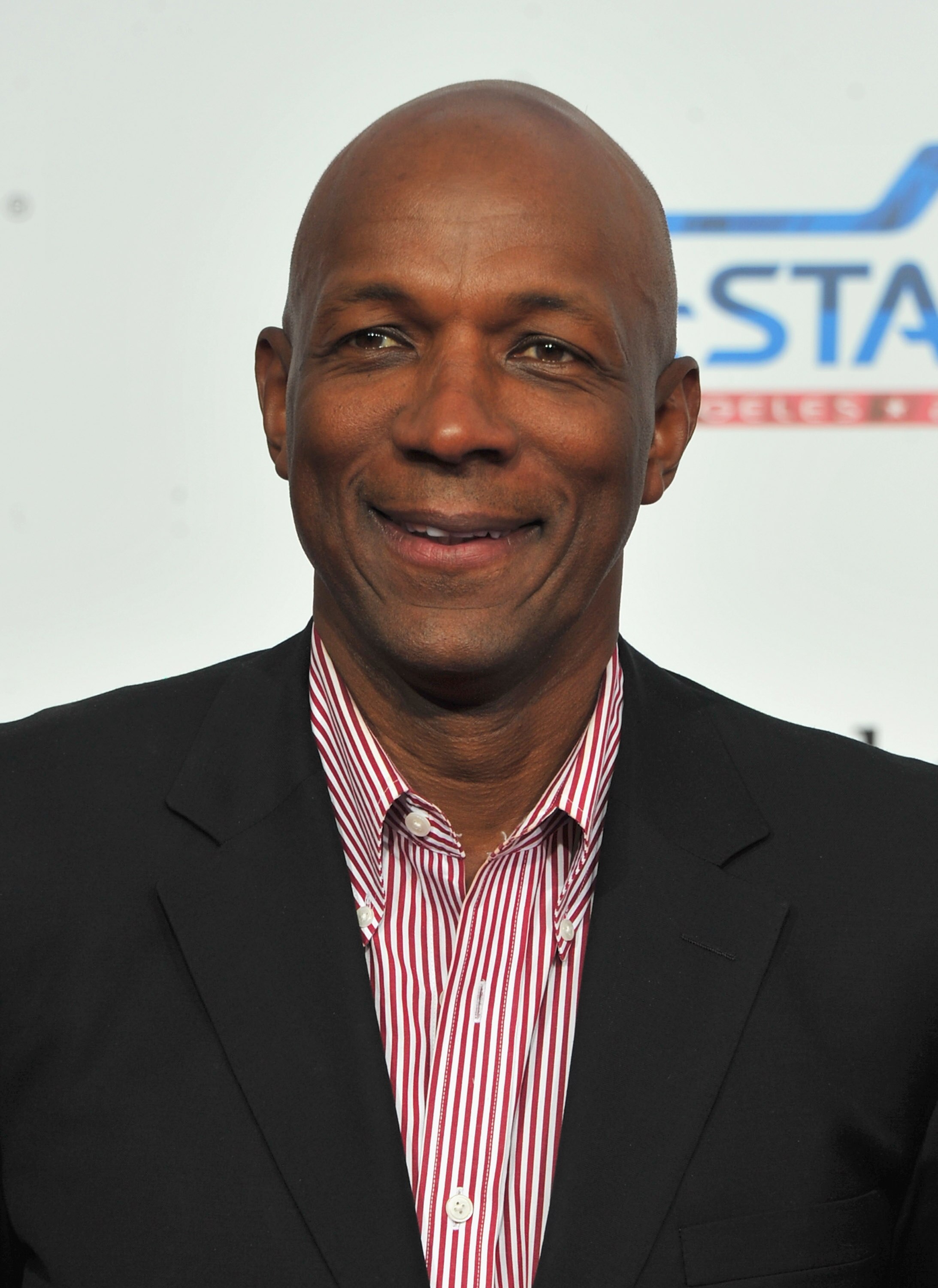 LOS ANGELES, CA - FEBRUARY 20:  Former NBA player Clyde Drexler arrives to the T-Mobile Magenta Carpet at the 2011 NBA All-Star Game on February 20, 2011 in Los Angeles, California.  (Photo by Alberto E. Rodriguez/Getty Images)