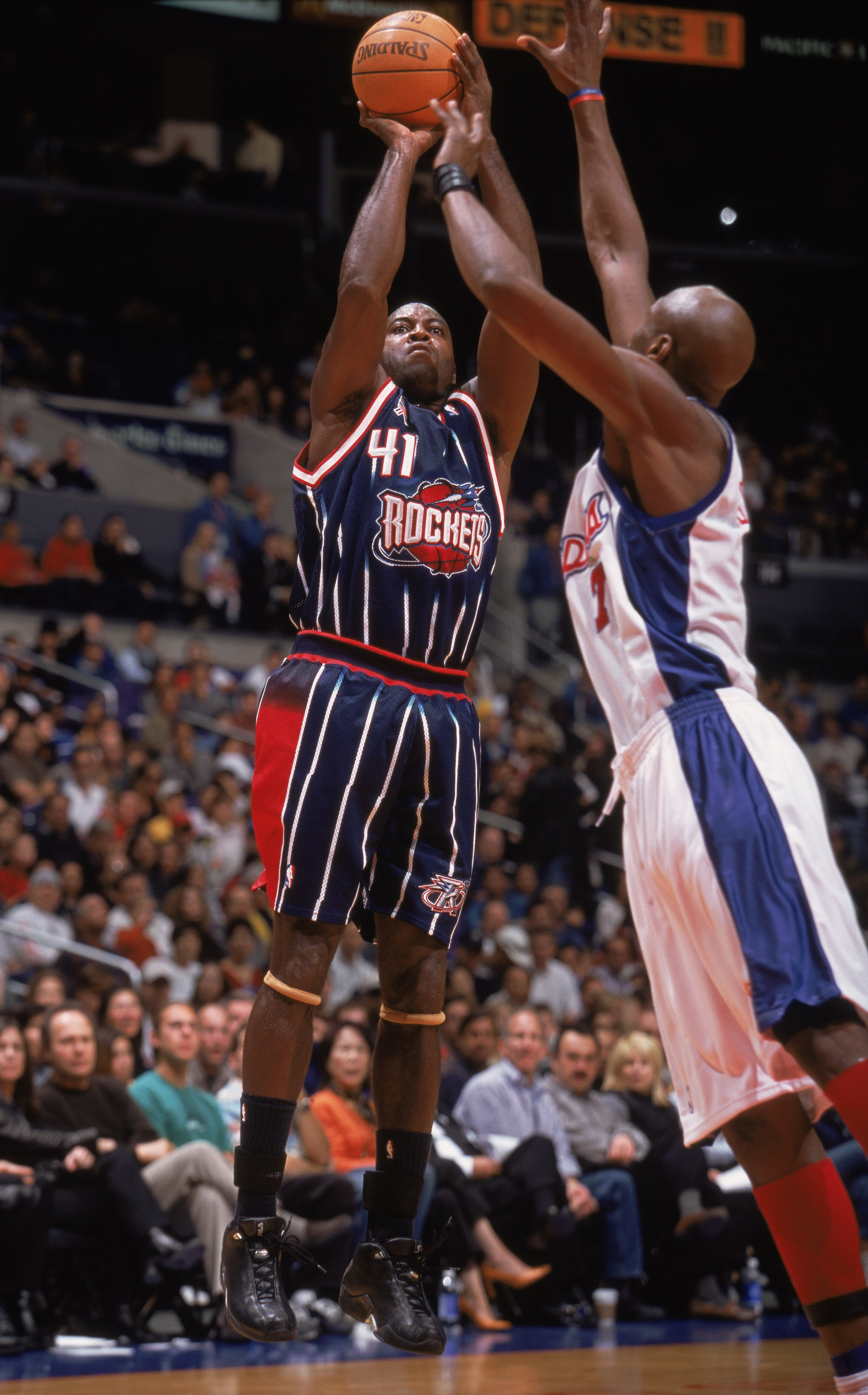 25 Nov 2001:  Forward Glen Rice #41 of the Houston Rockets shoots a jump shot during the NBA game against the Los Angeles Clippers at the Staples Center in Los Angeles, California.  The Clippers defeated the Rockets 90-83. NOTE TO USER:  User expressly ac