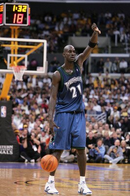 LOS ANGELES- MAY 25:  Kevin Garnett #21 of the Minnesota Timberwolves signals a play as he dribbles the ball against the Los Angeles Lakers in Game three of the Western Conference Finals during the 2004 NBA Playoffs at Staples Center on May 25, 2004 in Lo
