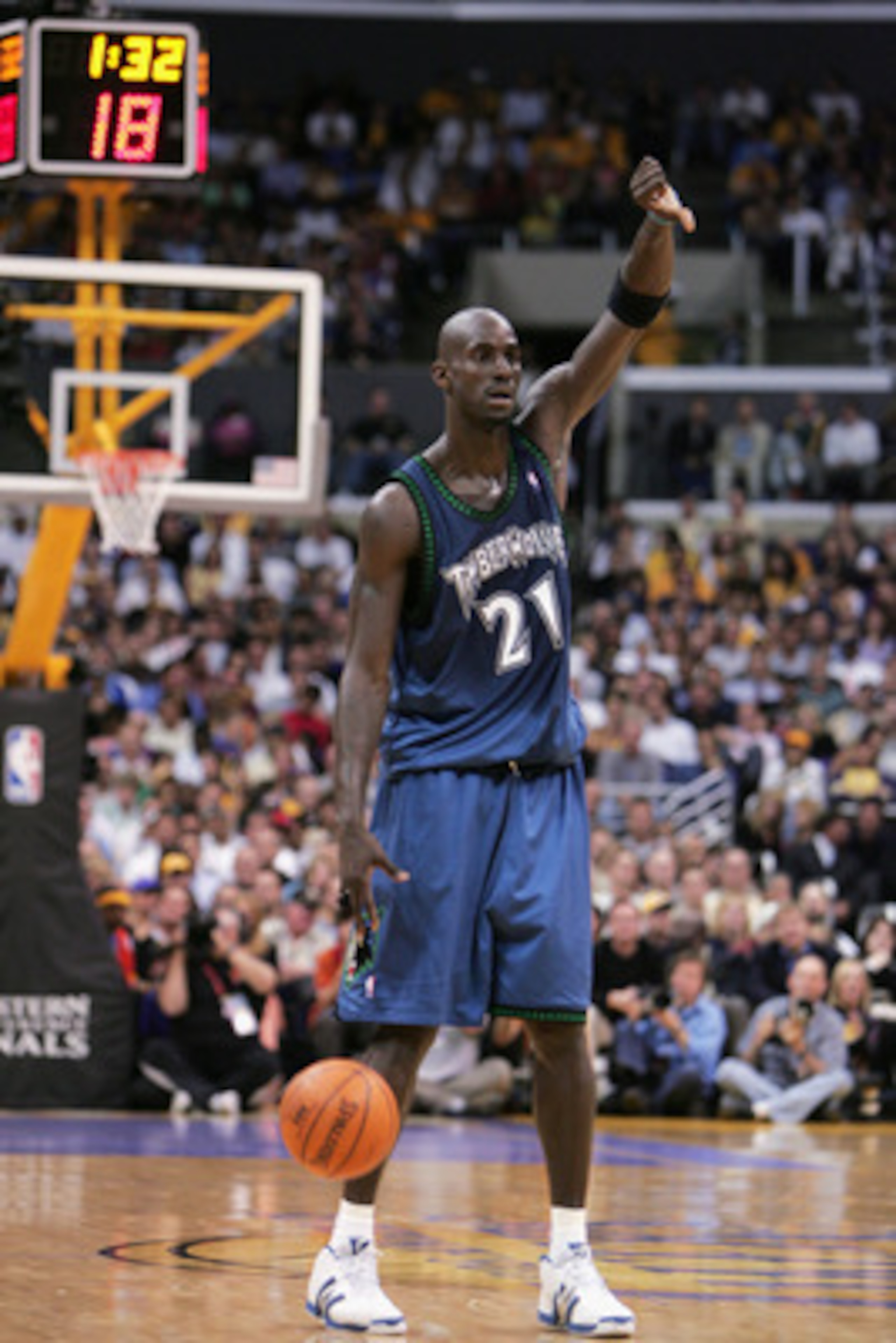 LOS ANGELES- MAY 25:  Kevin Garnett #21 of the Minnesota Timberwolves signals a play as he dribbles the ball against the Los Angeles Lakers in Game three of the Western Conference Finals during the 2004 NBA Playoffs at Staples Center on May 25, 2004 in Lo