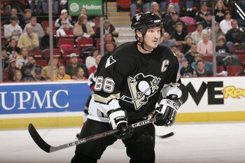 PITTSBURGH - NOVEMBER 29:  Mario Lemieux #66 of the Pittsburgh Penguins skates during the game against the Buffalo Sabres at Mellon Arena on November 29, 2005 in Pittsburgh, Pennsylvania. The Buffalos won 3-2. (Photo By Gregory Shamus/Getty Images)