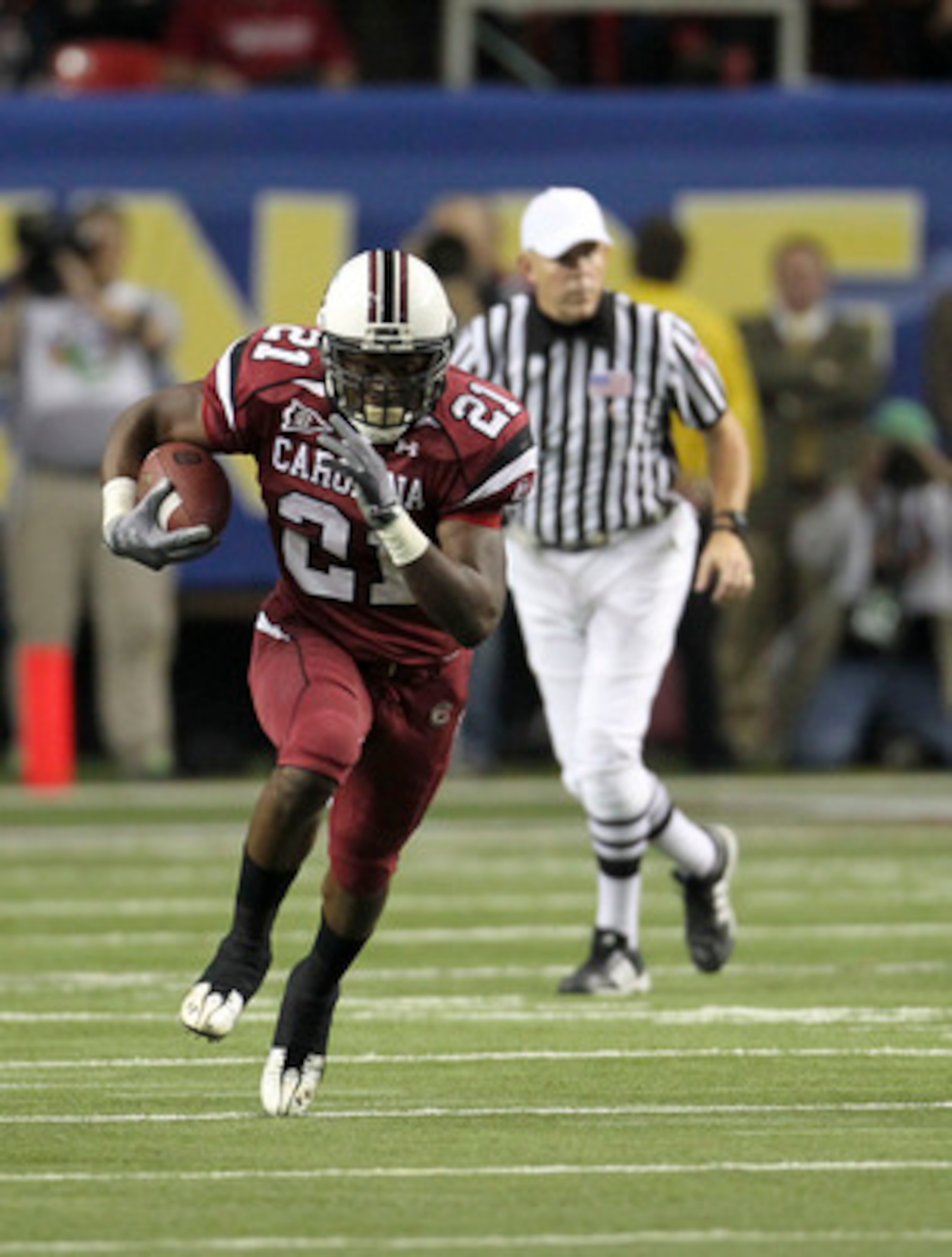 ATLANTA - DECEMBER 4: Running back Marcus Lattimore #21 of the South Carolina Gamecocks runs with the ball during the 2010 SEC Championship against the Auburn Tigers at Georgia Dome on December 4, 2010 in Atlanta, Georgia. (Photo by Mike Zarrilli/Getty I ATLANTA - DECEMBER 4: Running back Marcus Lattimore #21 of the South Carolina Gamecocks runs with the ball during the 2010 SEC Championship against the Auburn Tigers at Georgia Dome on December 4, 2010 in Atlanta, Georgia. (Photo by Mike Zarrilli/Getty I
