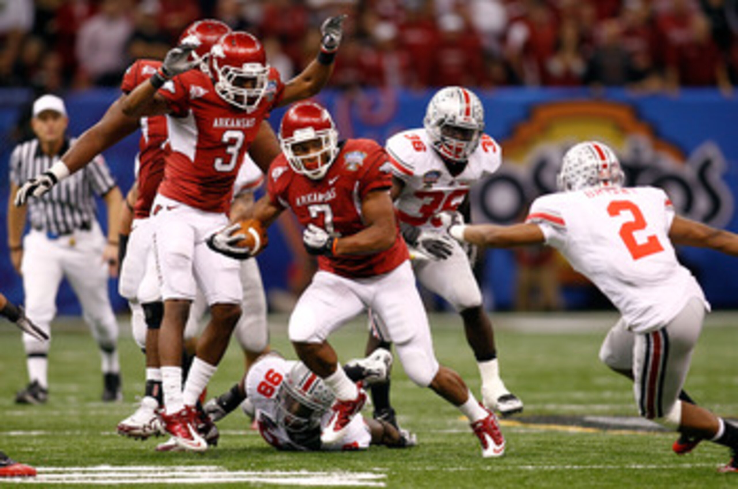 NEW ORLEANS, LA - JANUARY 04: Knile Davis #7 of the Arkansas Razorbacks runs the ball in the second half against the Ohio State Buckeyes during the Allstate Sugar Bowl at the Louisiana Superdome on January 4, 2011 in New Orleans, Louisiana. (Photo by Ch NEW ORLEANS, LA - JANUARY 04: Knile Davis #7 of the Arkansas Razorbacks runs the ball in the second half against the Ohio State Buckeyes during the Allstate Sugar Bowl at the Louisiana Superdome on January 4, 2011 in New Orleans, Louisiana. (Photo by Ch